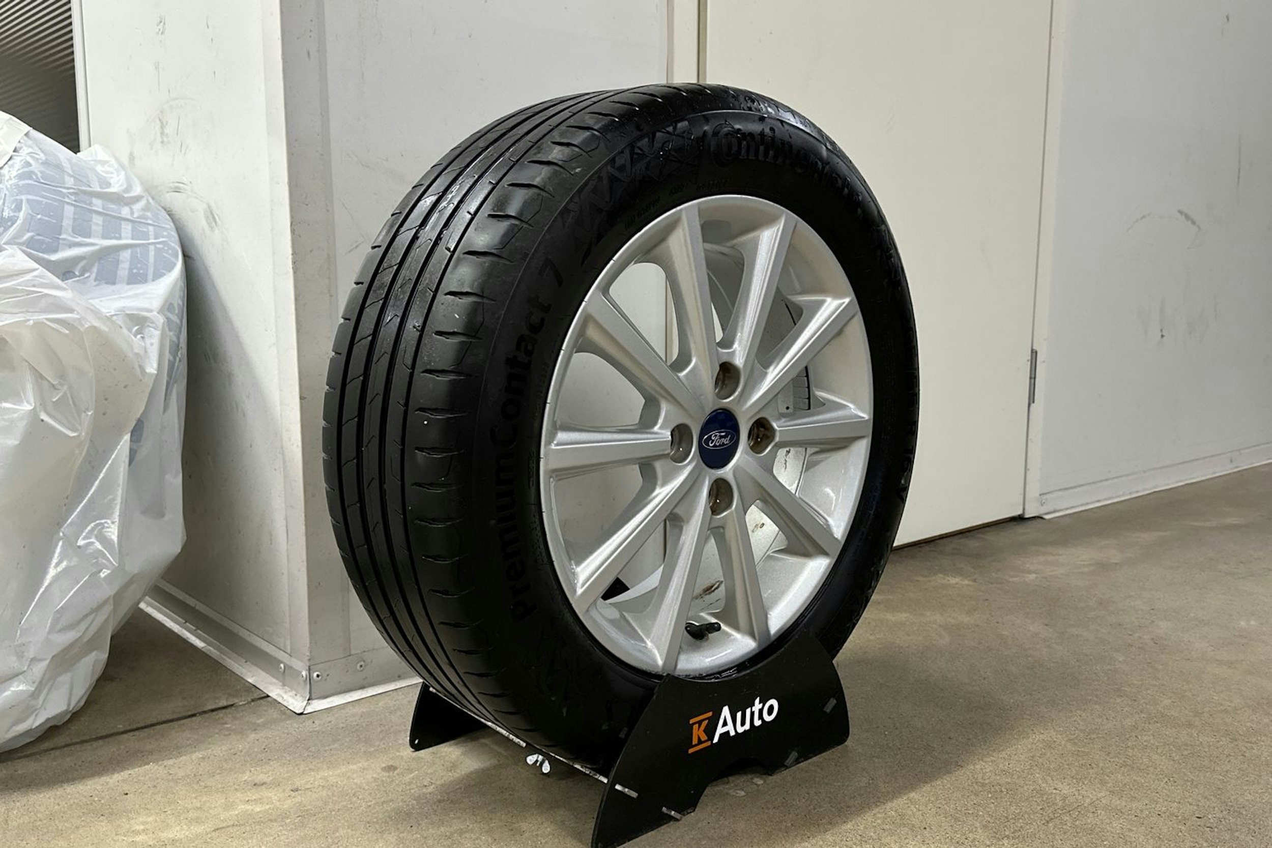 harmaa Ford Fiesta 2018 kuva 13.