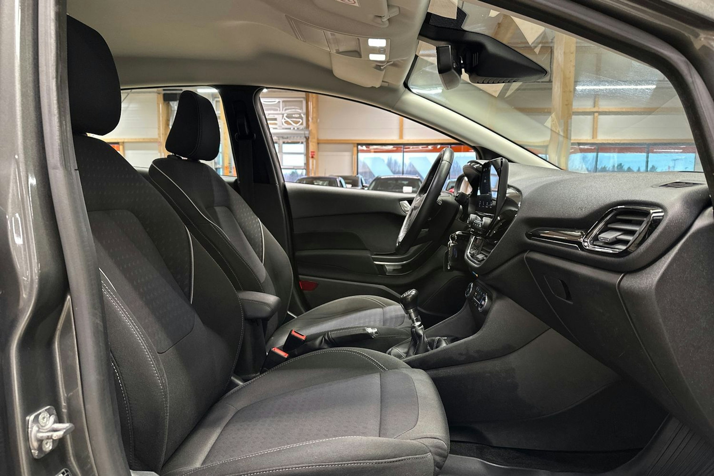 harmaa Ford Fiesta 2018 kuva 15.
