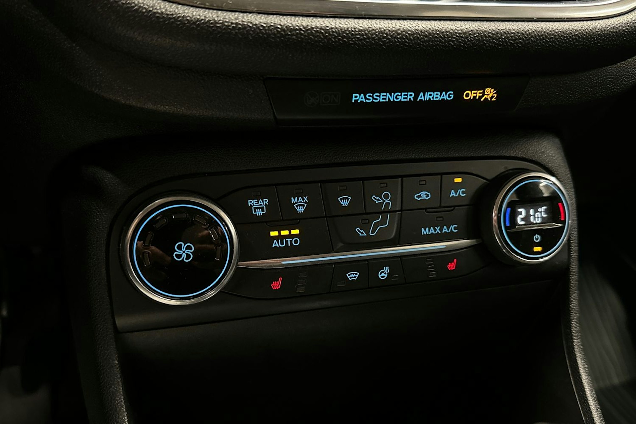 harmaa Ford Fiesta 2018 kuva 22.