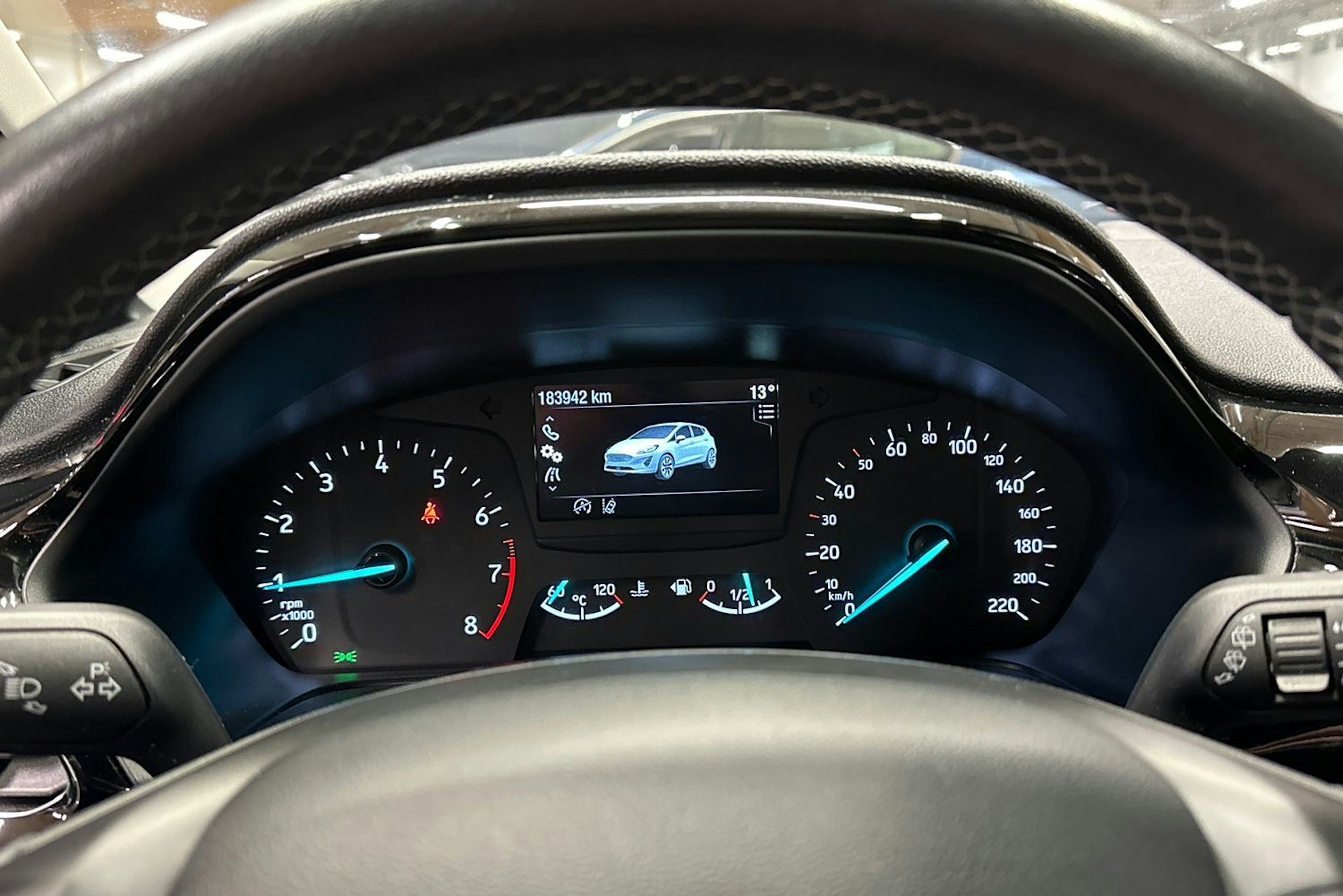 harmaa Ford Fiesta 2018 kuva 24.