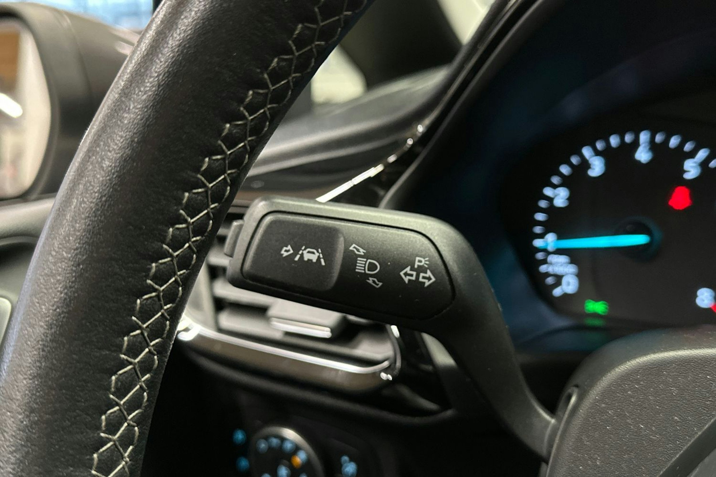 harmaa Ford Fiesta 2018 kuva 25.