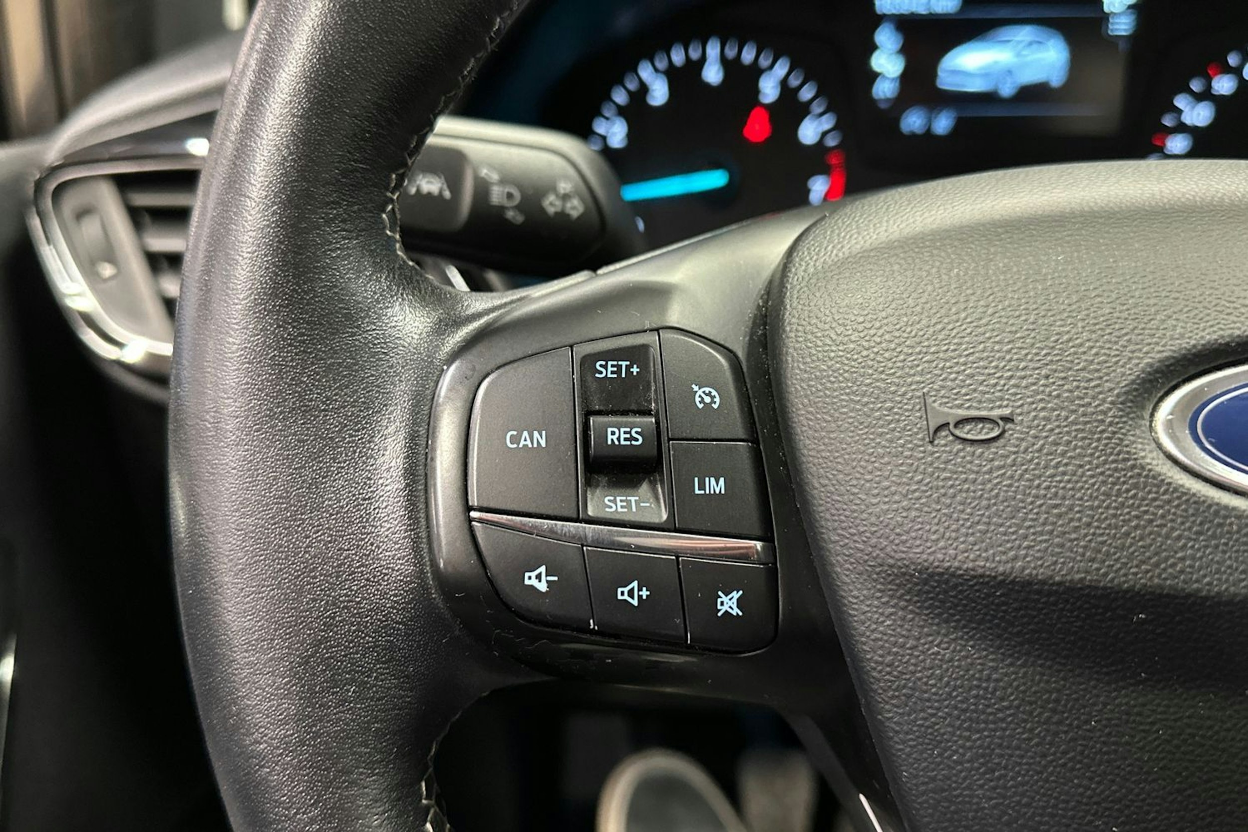 harmaa Ford Fiesta 2018 kuva 27.