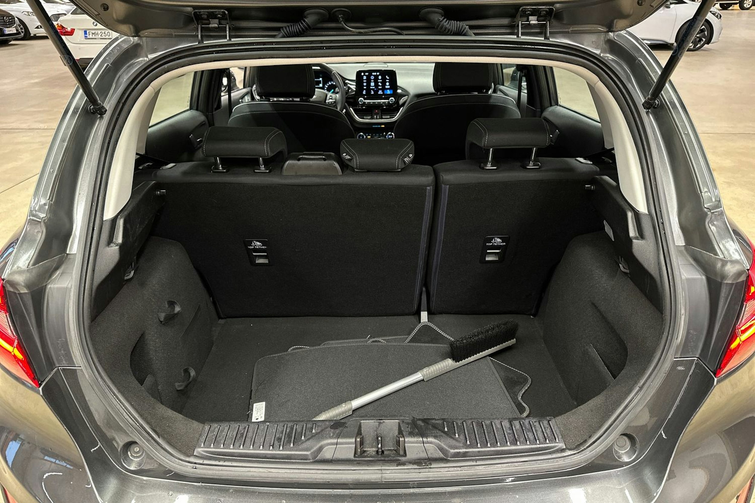 harmaa Ford Fiesta 2018 kuva 30.