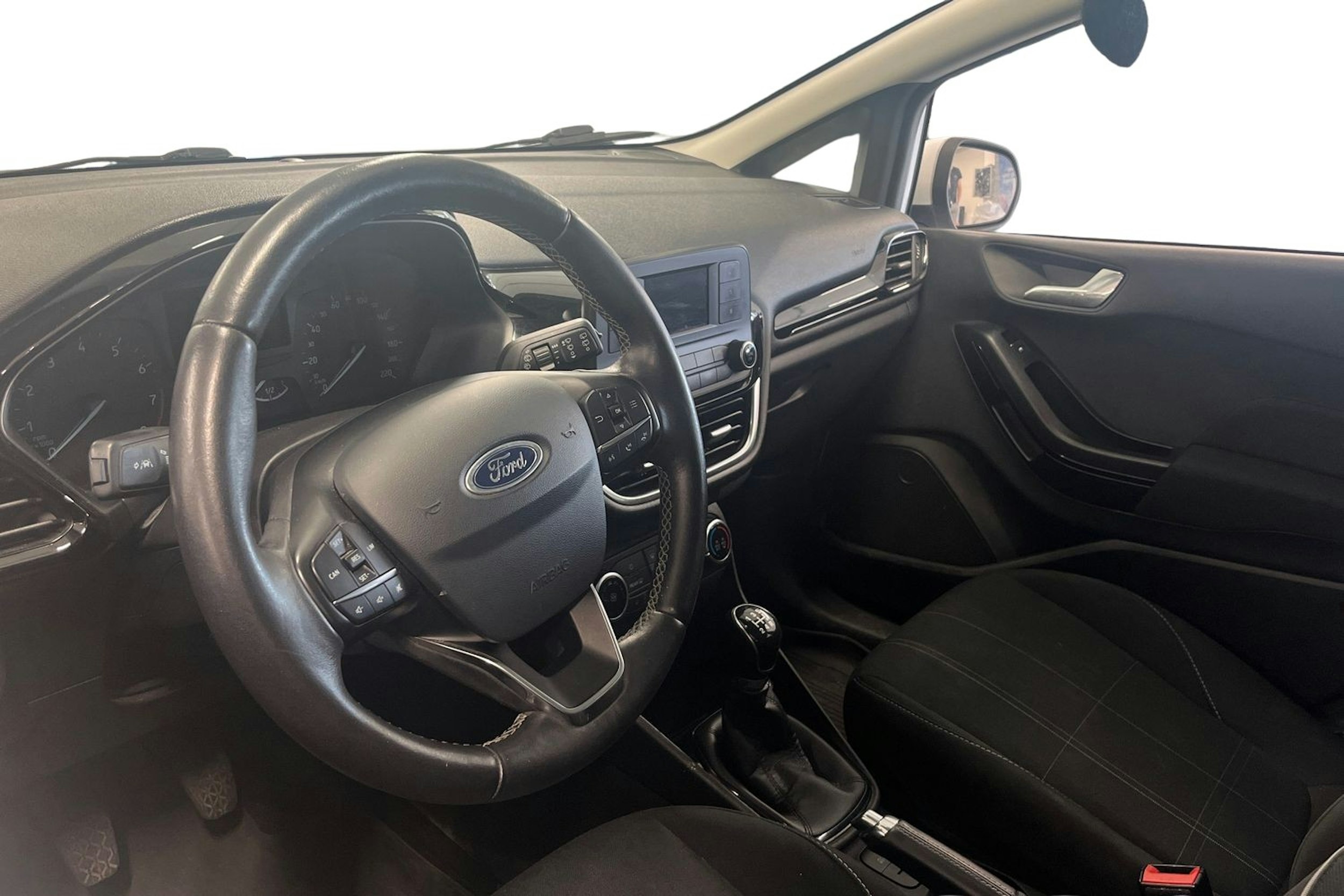 Valkoinen Ford FIESTA 2018 kuva 3.