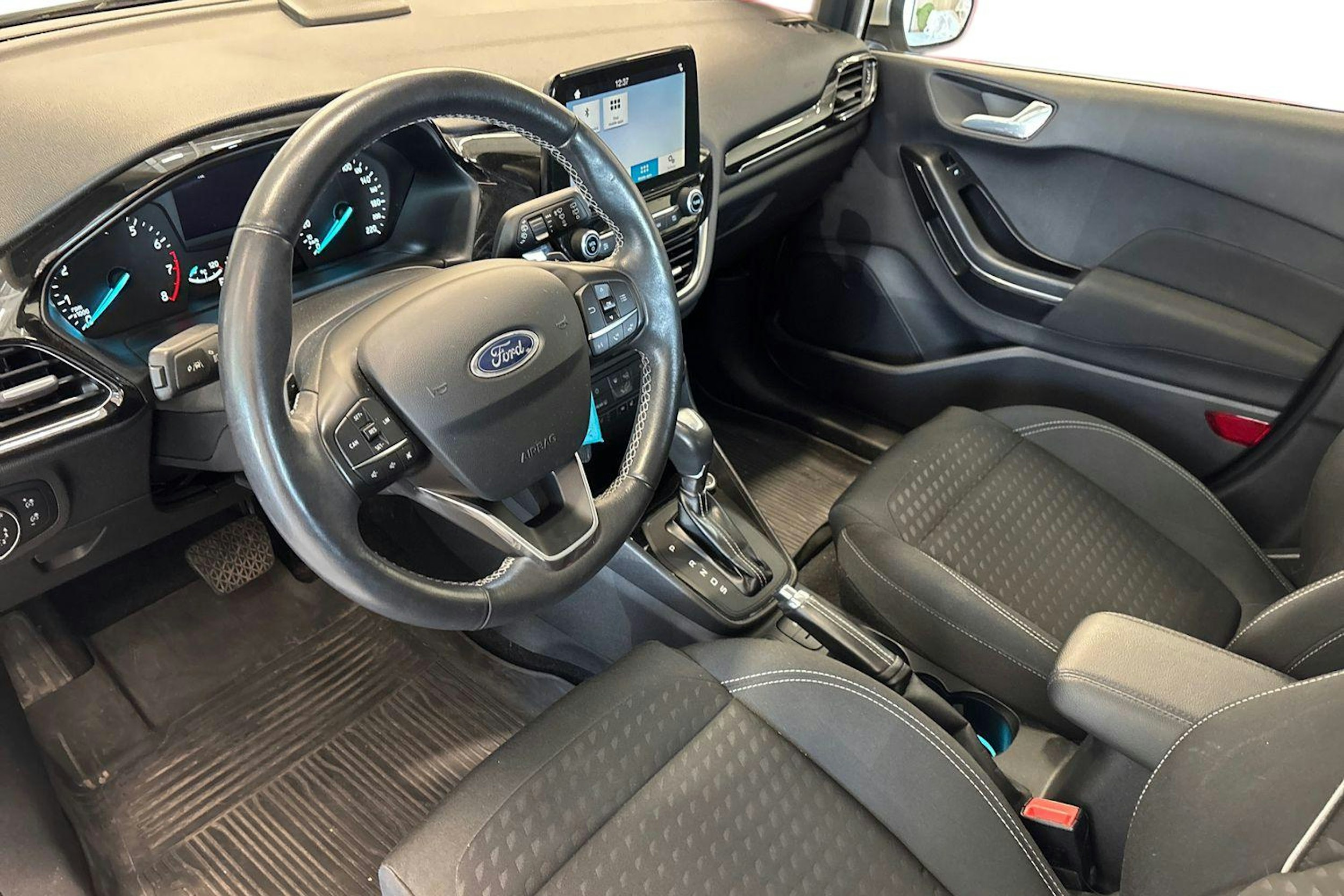 harmaa Ford Fiesta 2018 kuva 3.