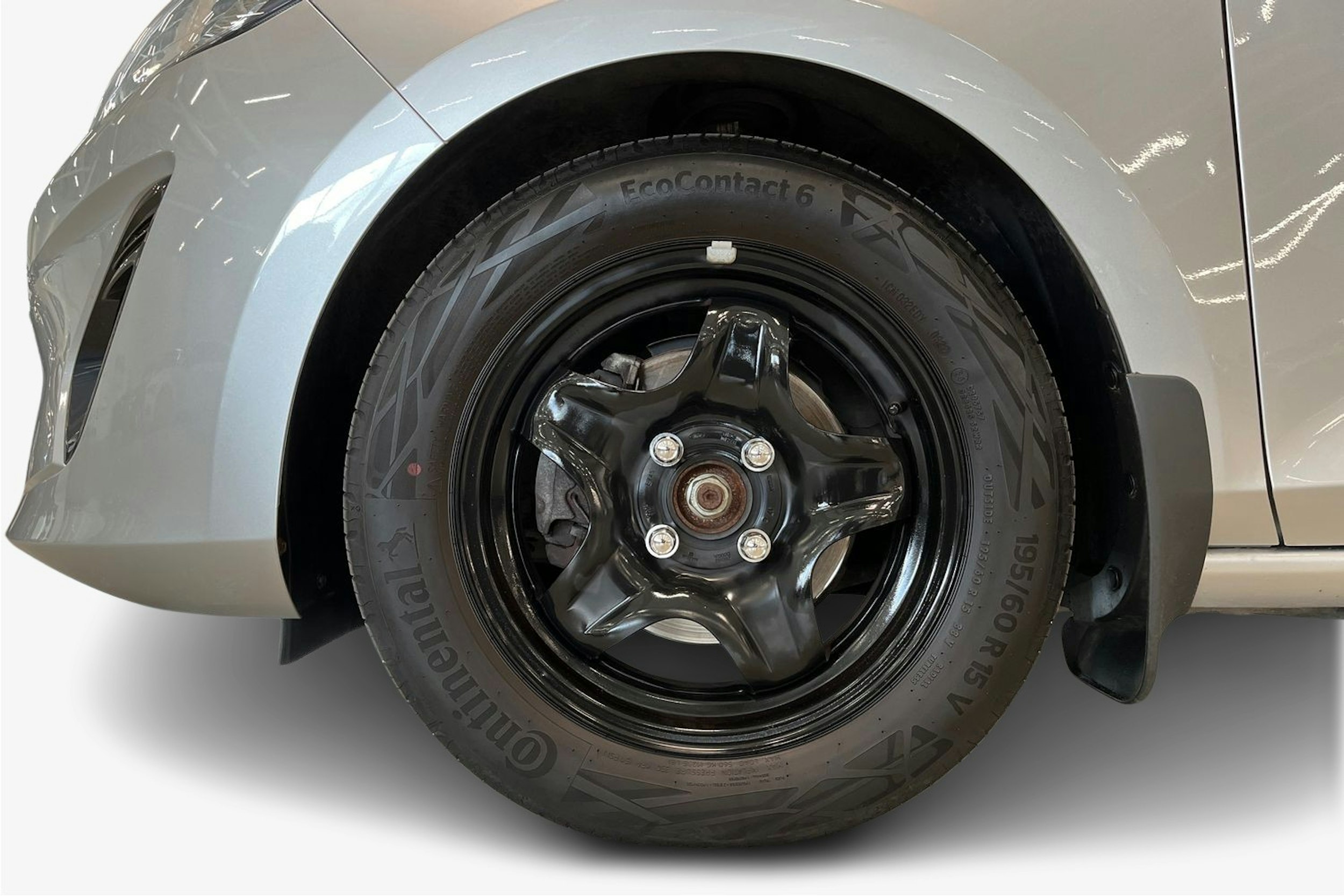 harmaa Ford Fiesta 2018 kuva 9.