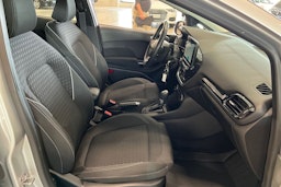 harmaa Ford Fiesta 2018 kuva 12.
