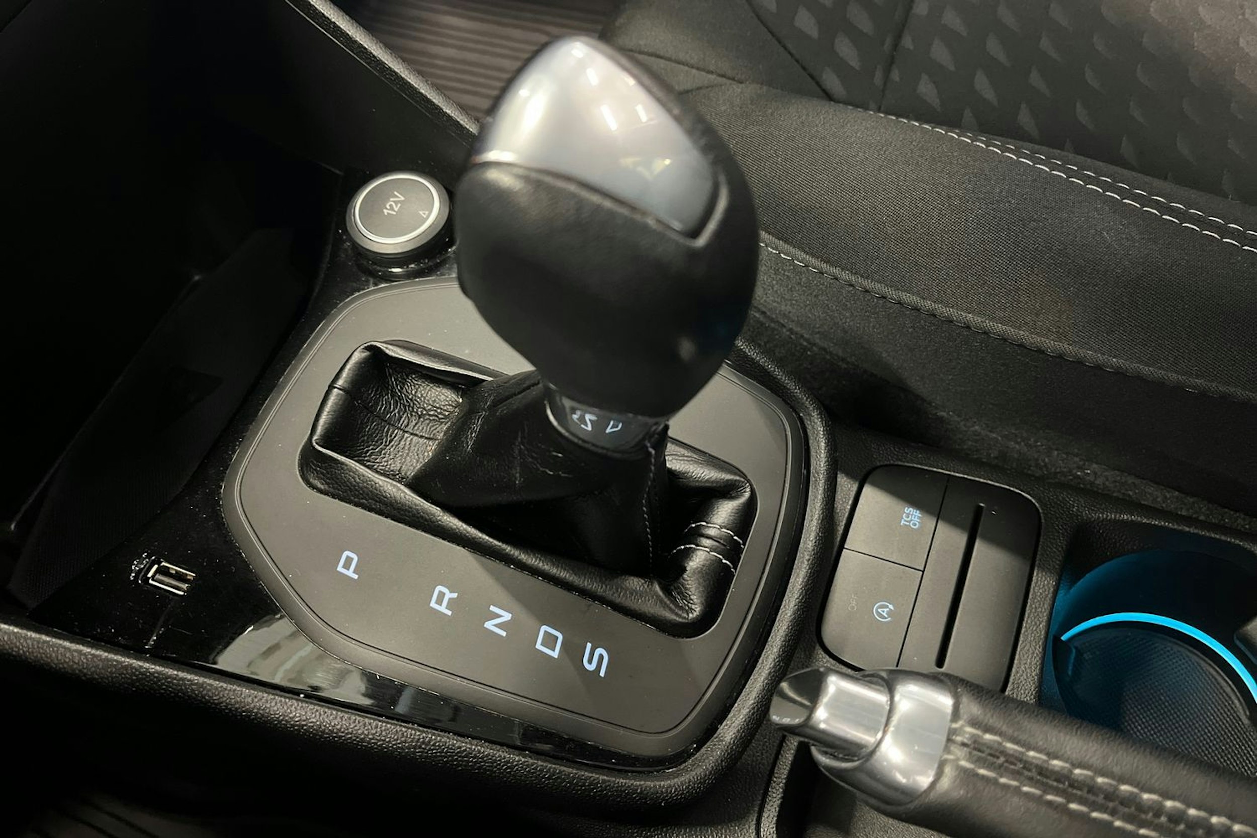 harmaa Ford Fiesta 2018 kuva 19.