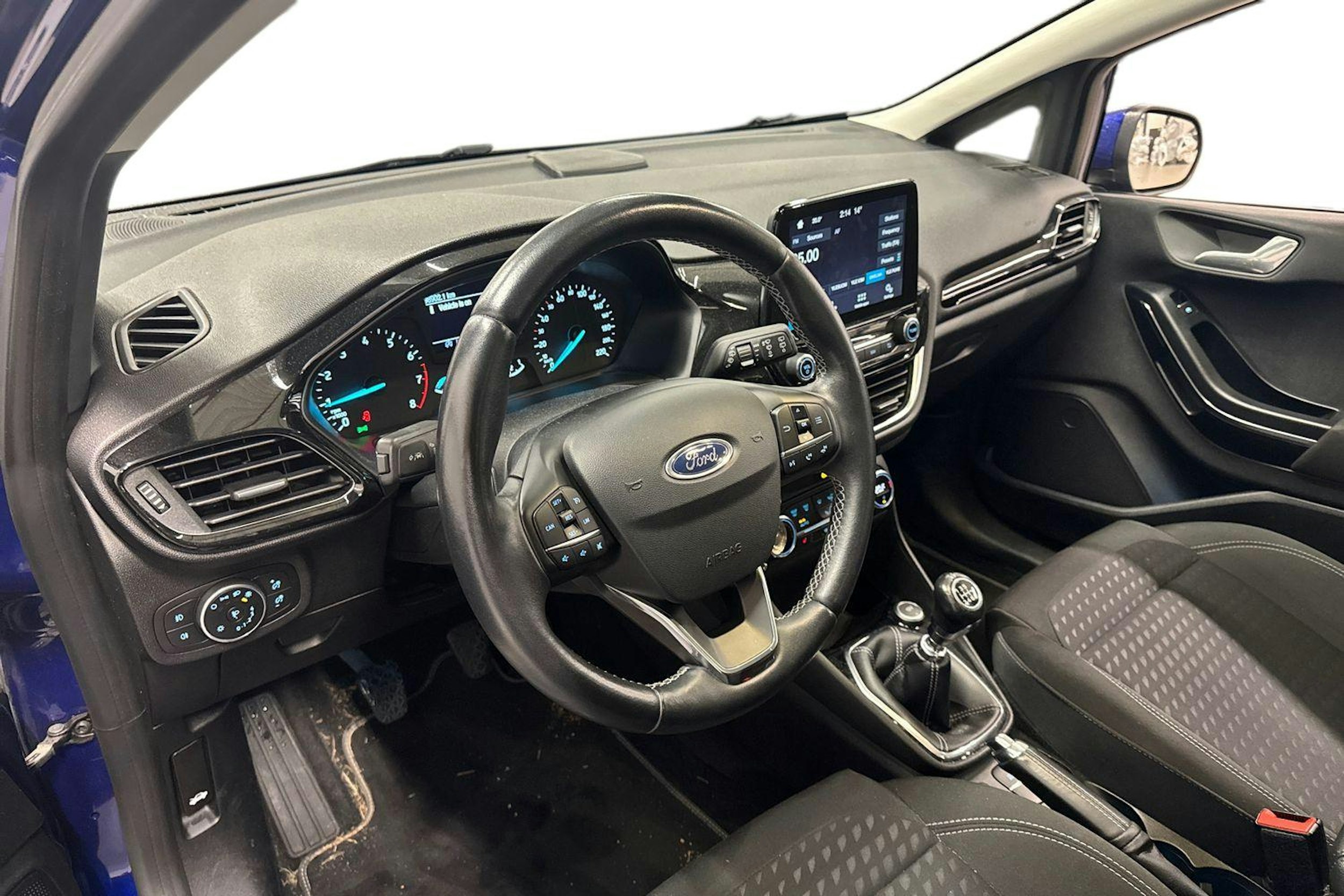 sininen Ford Fiesta 2018 kuva 3.
