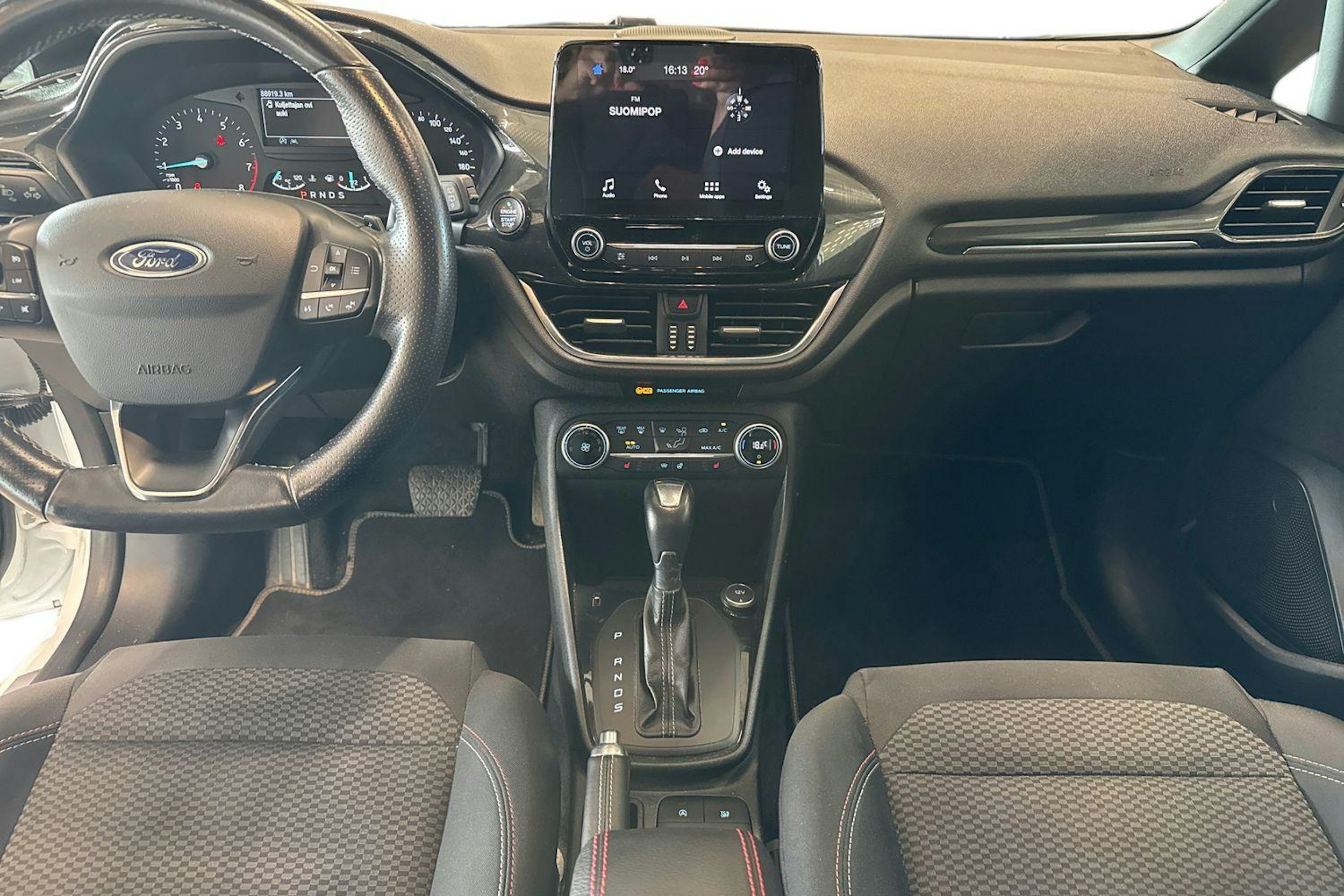 valkoinen Ford Fiesta 2018 kuva 9.