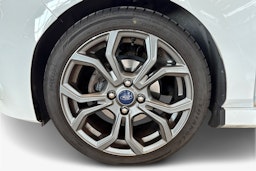 valkoinen Ford Fiesta 2018 kuva 11.