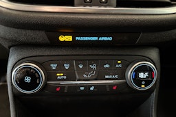 valkoinen Ford Fiesta 2018 kuva 16.