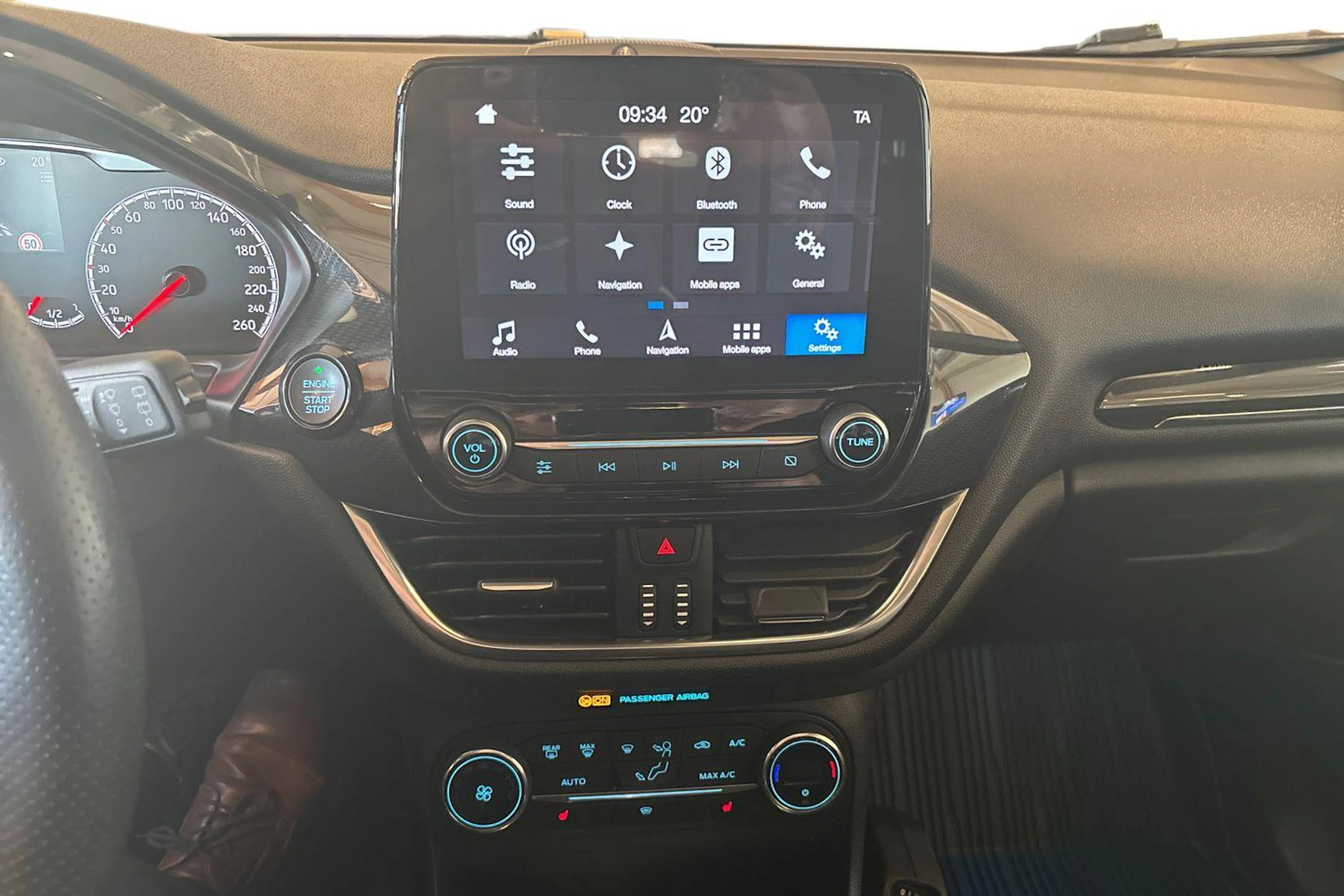 Punainen Ford FIESTA 2018 kuva 9.