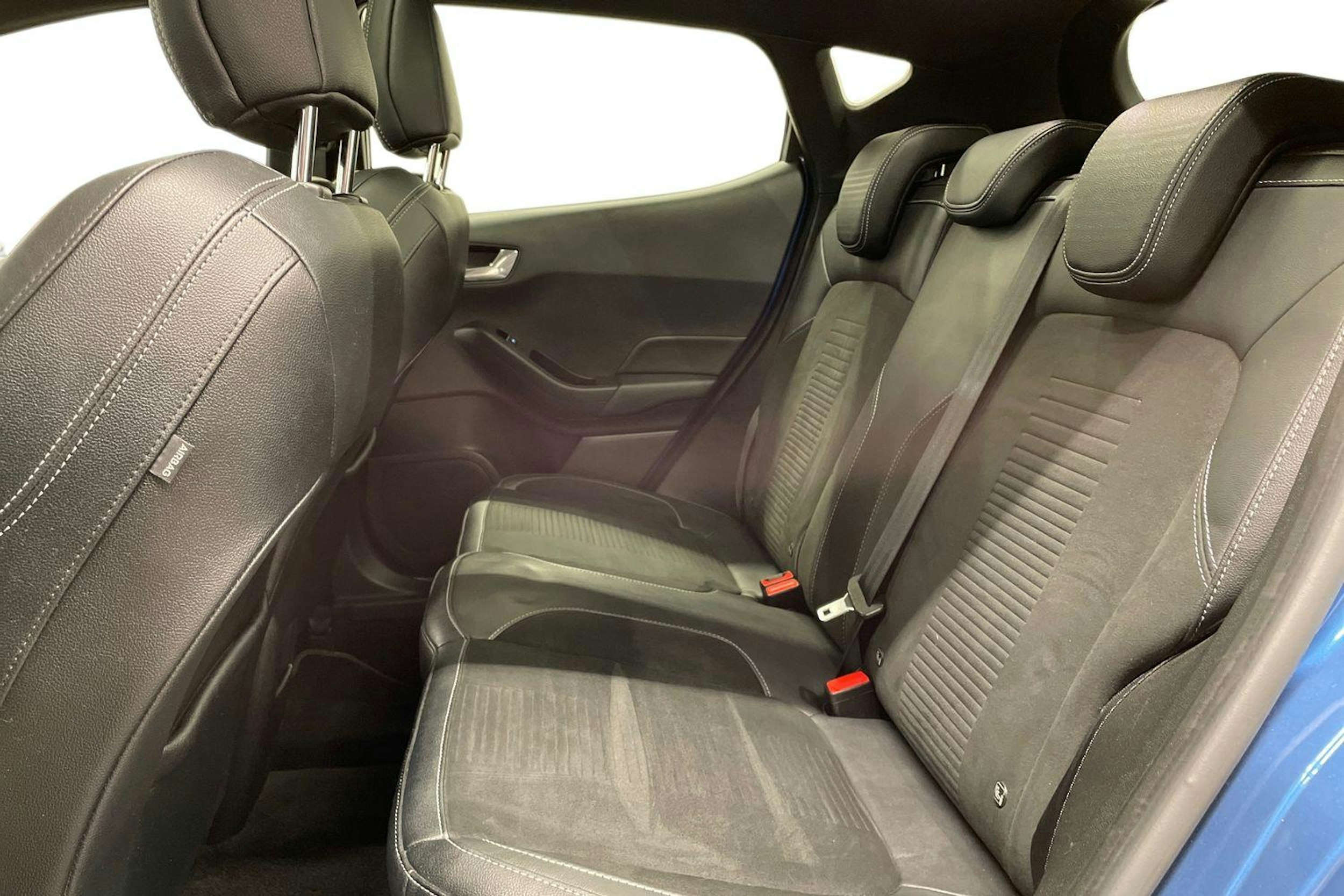 sininen Ford Fiesta 2019 kuva 10.