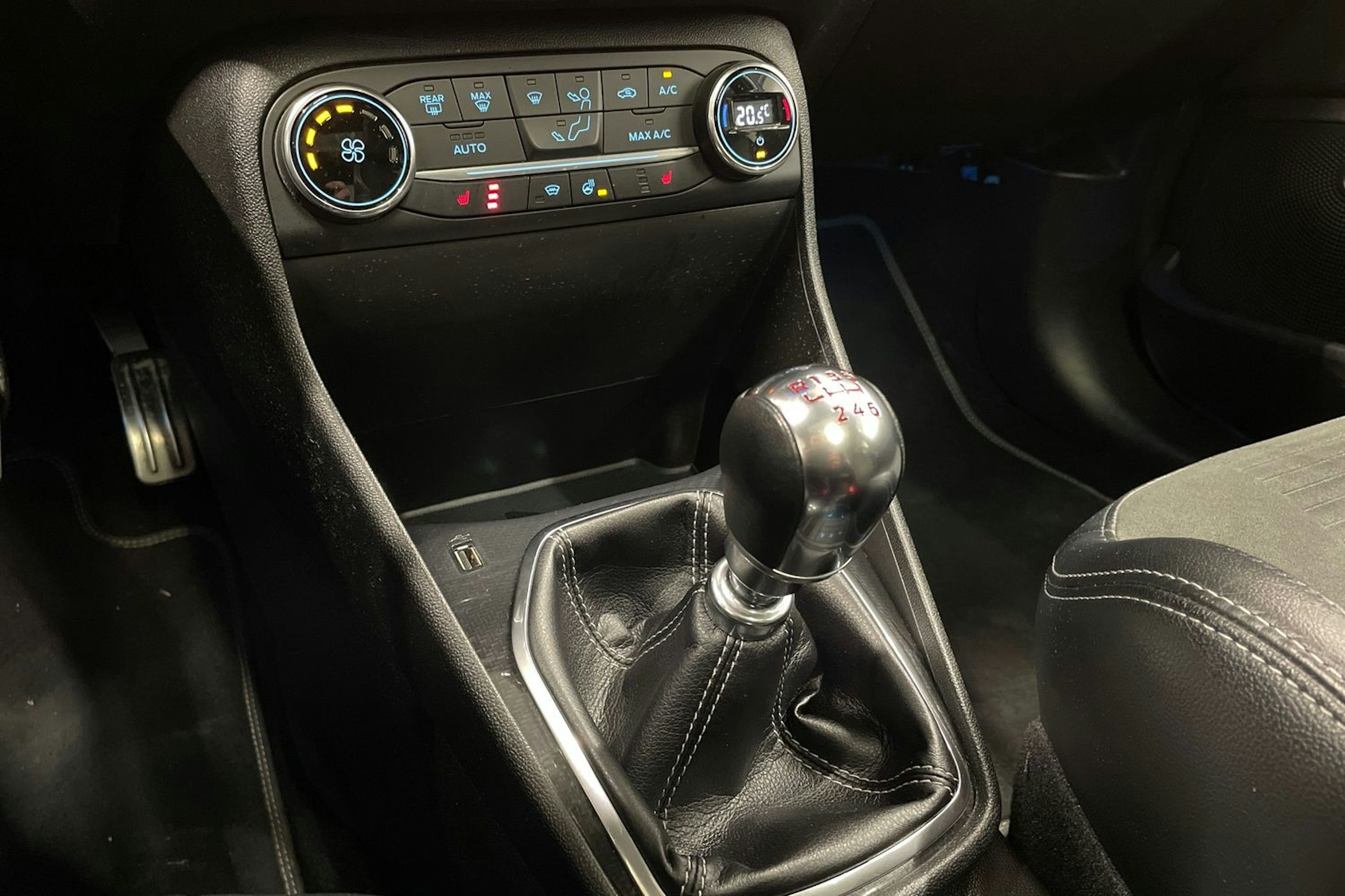 sininen Ford Fiesta 2019 kuva 23.