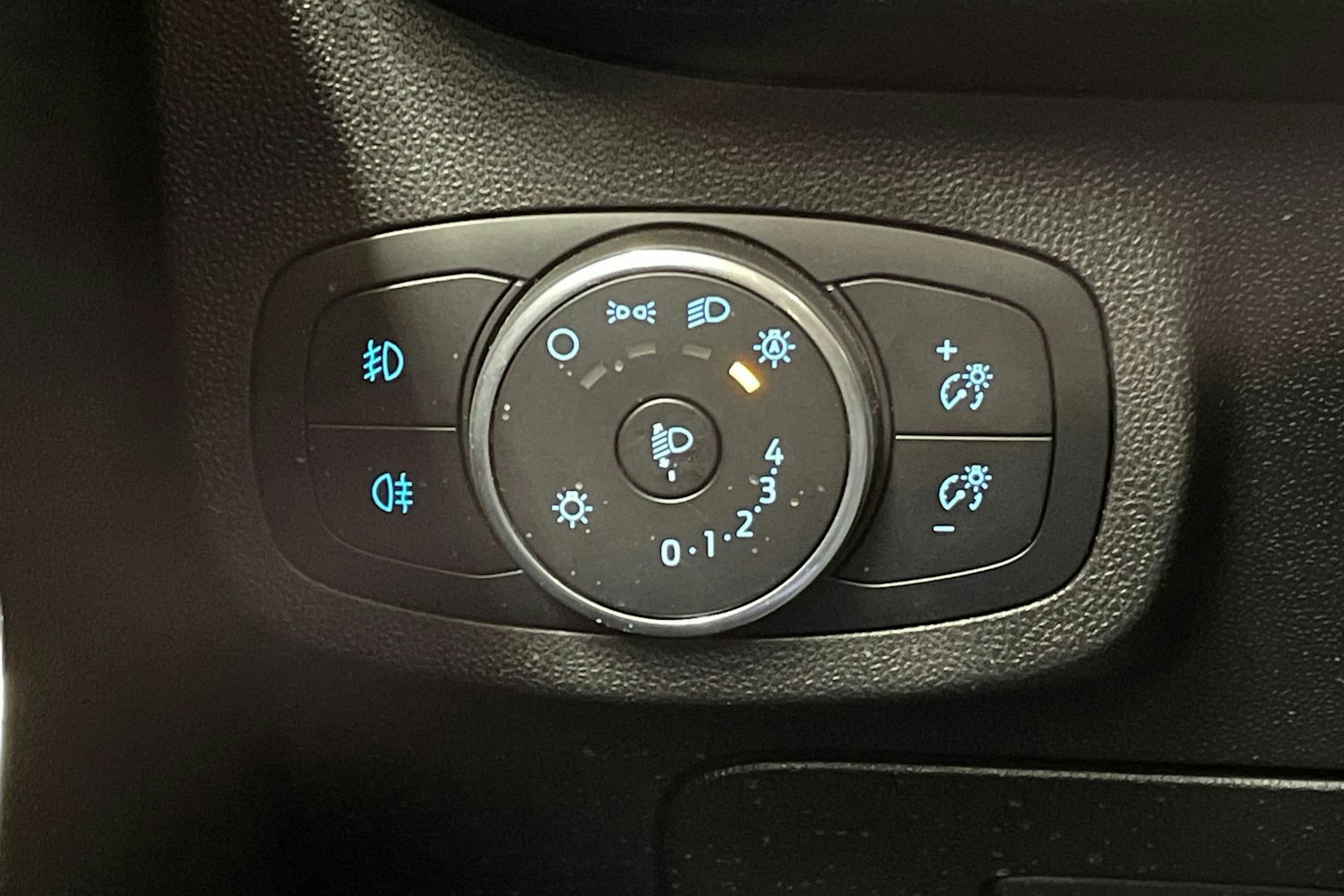 sininen Ford Fiesta 2019 kuva 24.