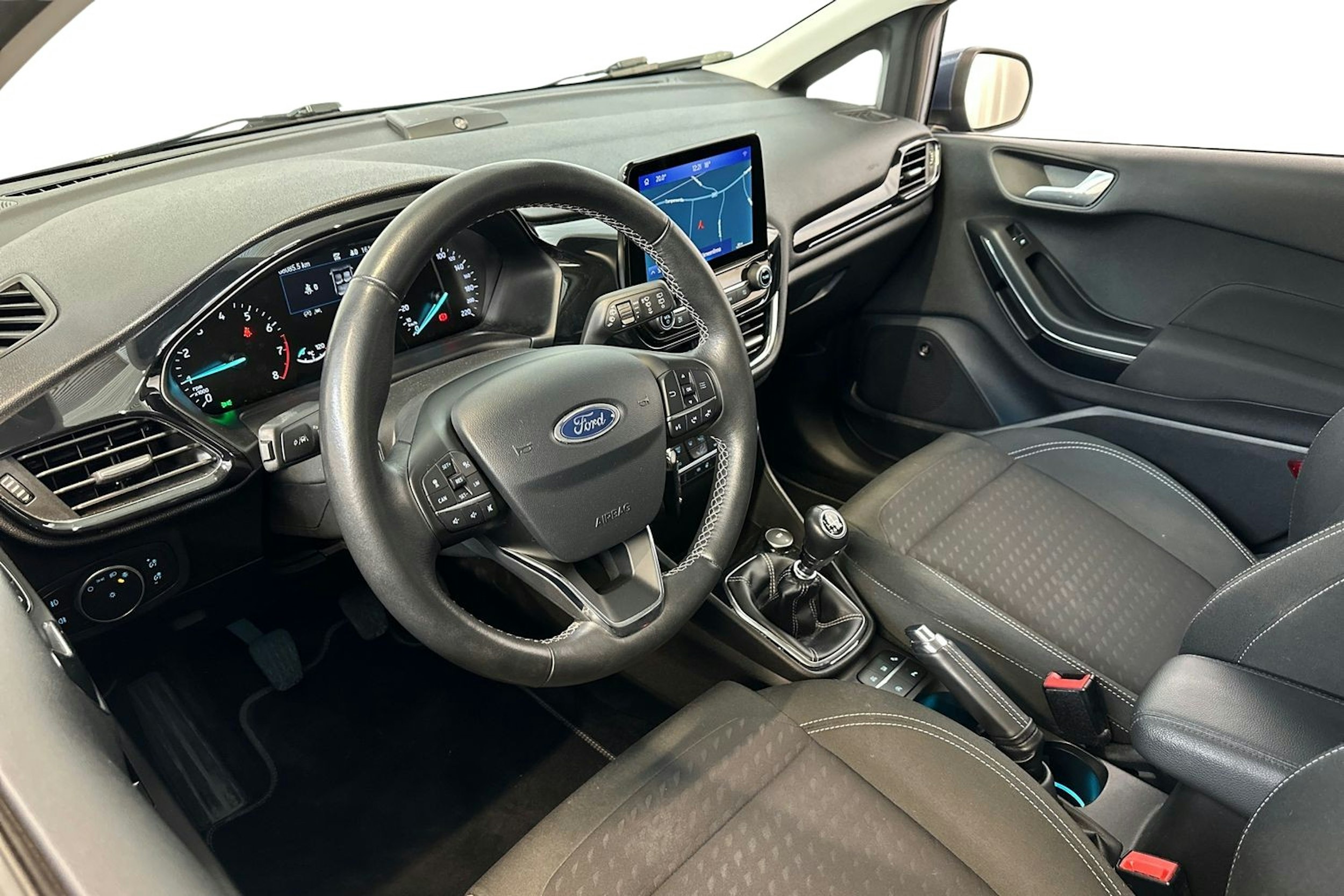 sininen Ford Fiesta 2019 kuva 7.