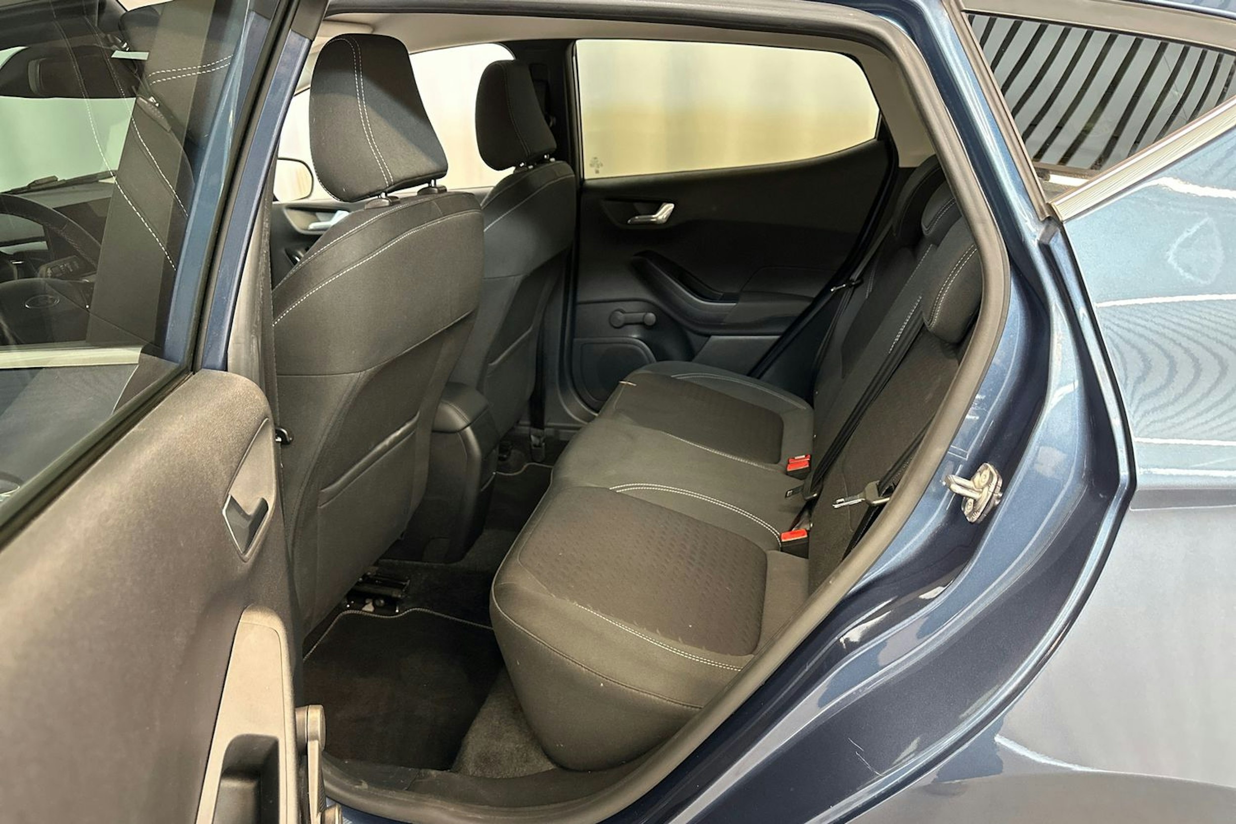 sininen Ford Fiesta 2019 kuva 13.