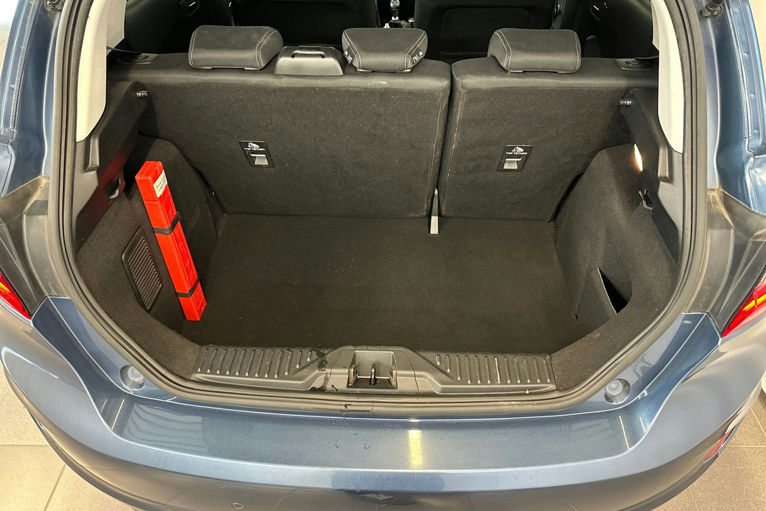 sininen Ford Fiesta 2019 kuva 14.