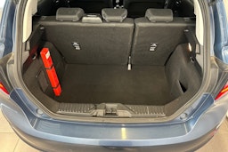 sininen Ford Fiesta 2019 kuva 14.