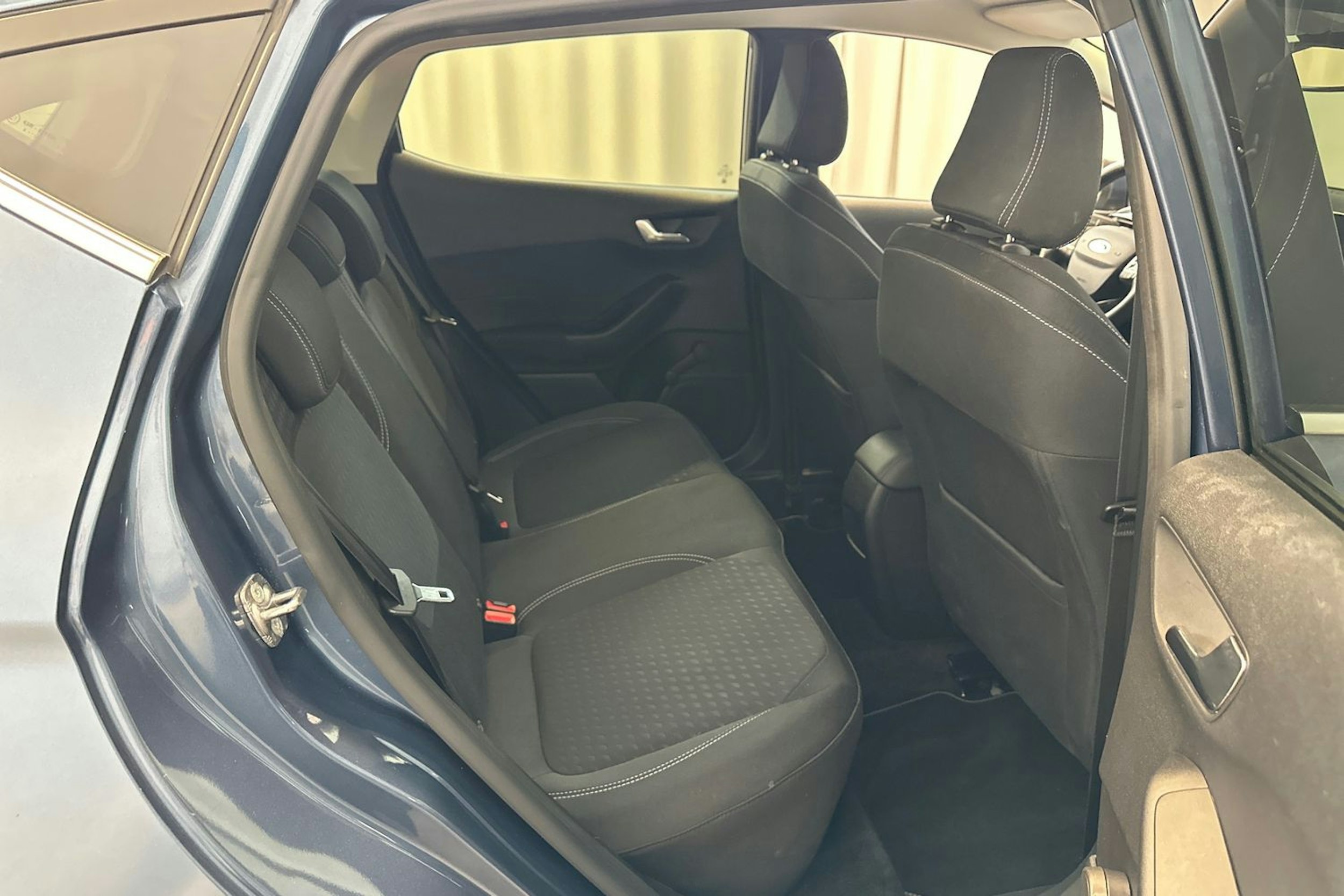 sininen Ford Fiesta 2019 kuva 15.
