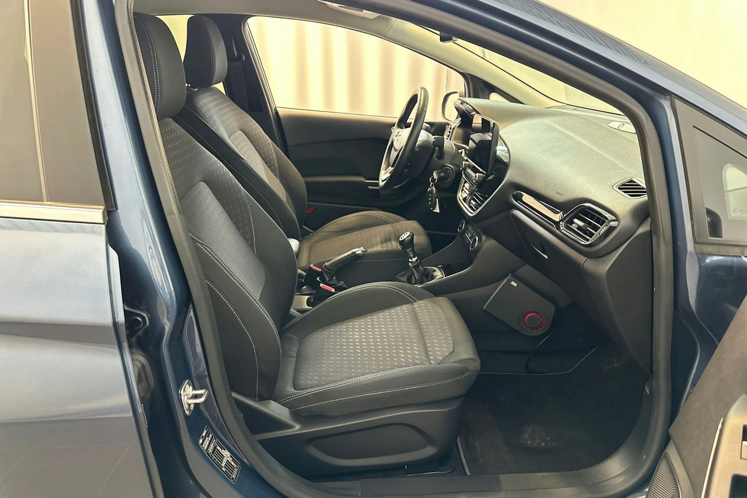 sininen Ford Fiesta 2019 kuva 16.