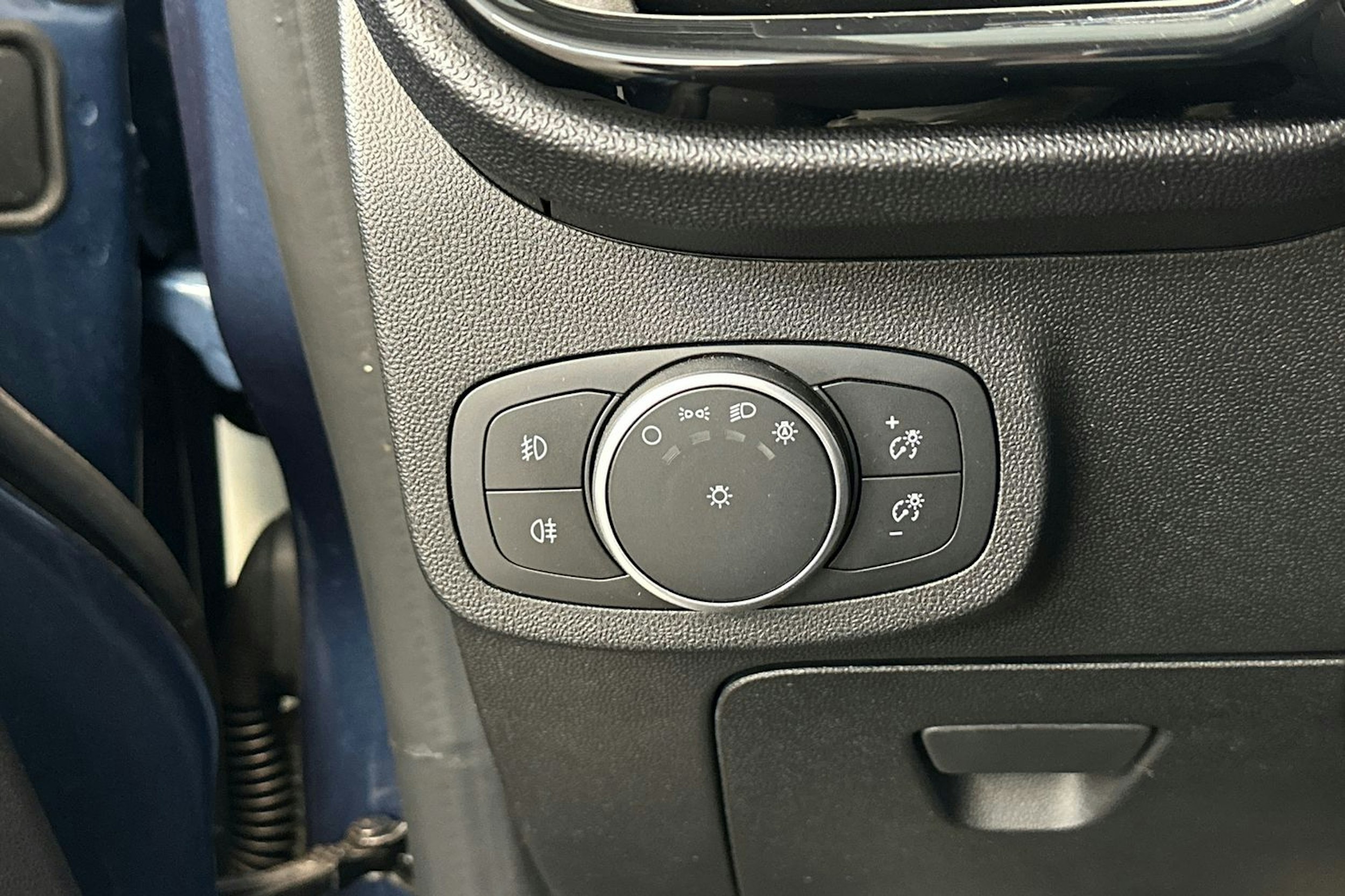 sininen Ford Fiesta 2019 kuva 19.