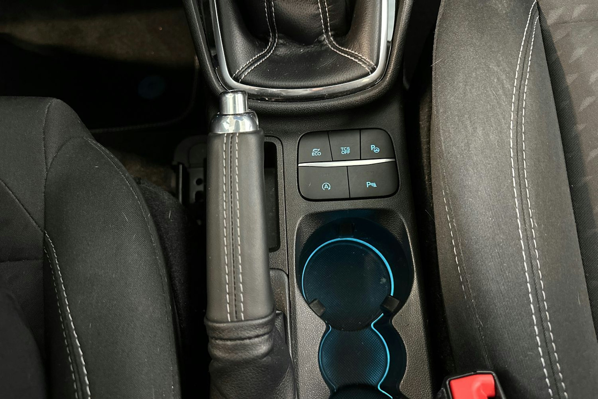 sininen Ford Fiesta 2019 kuva 27.