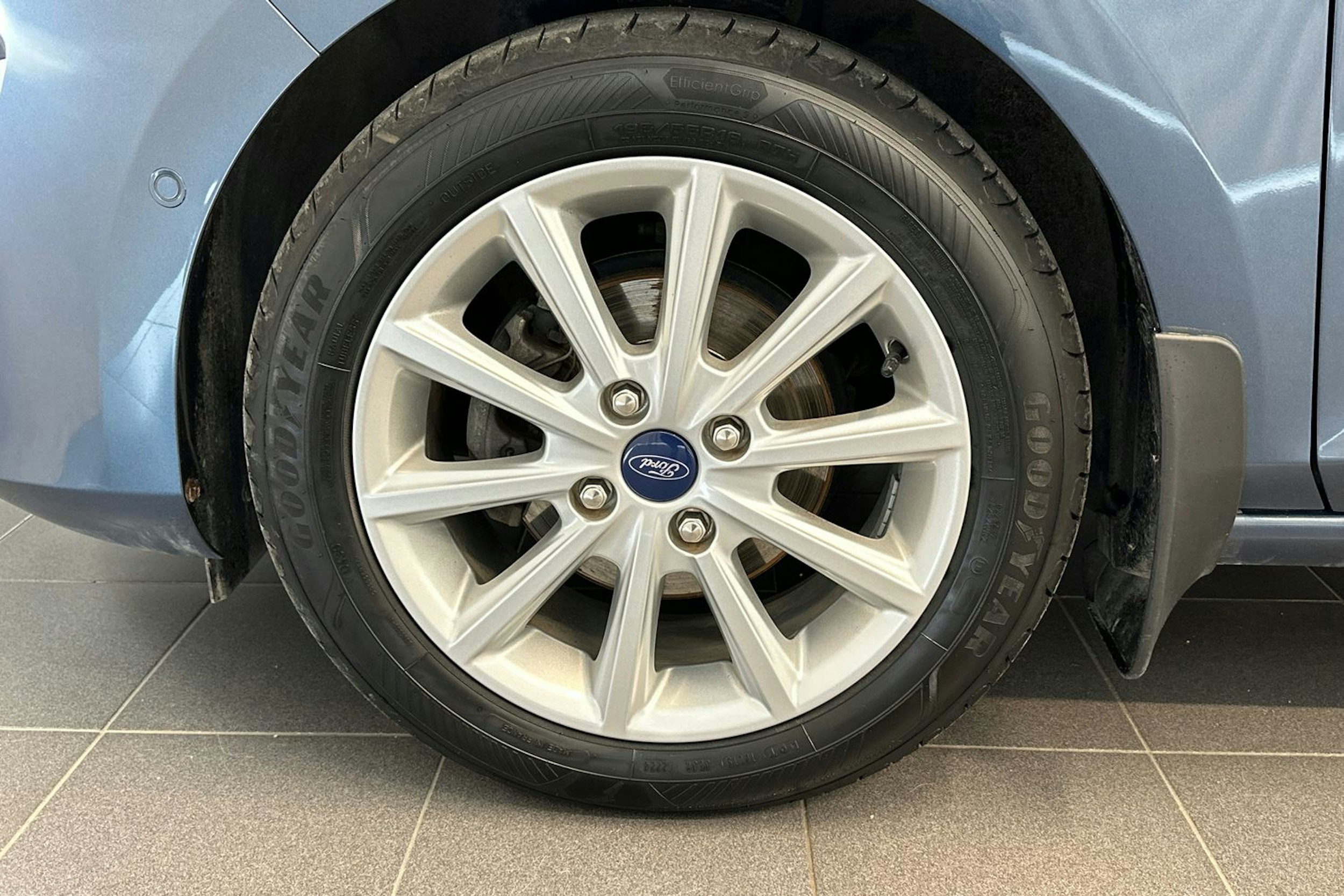 sininen Ford Fiesta 2019 kuva 28.