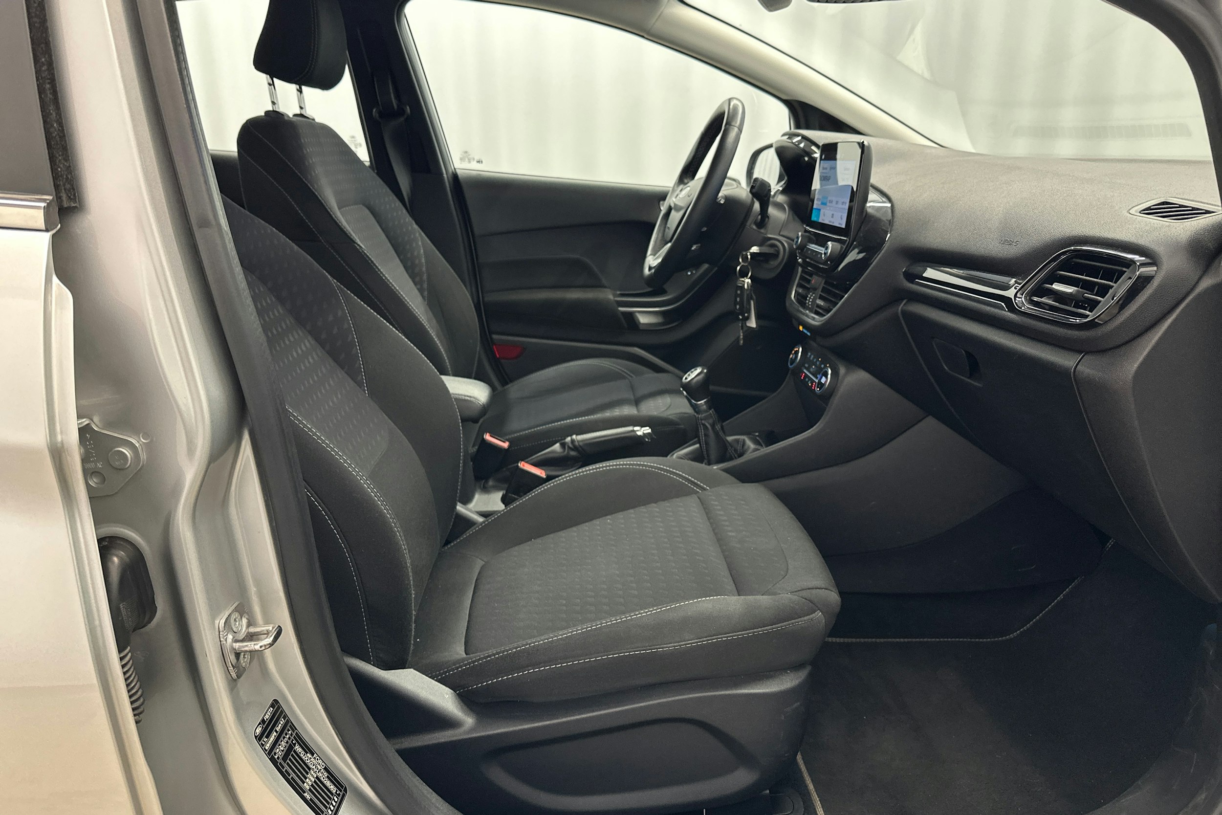 met. harmaa Ford Fiesta 2019 kuva 13.