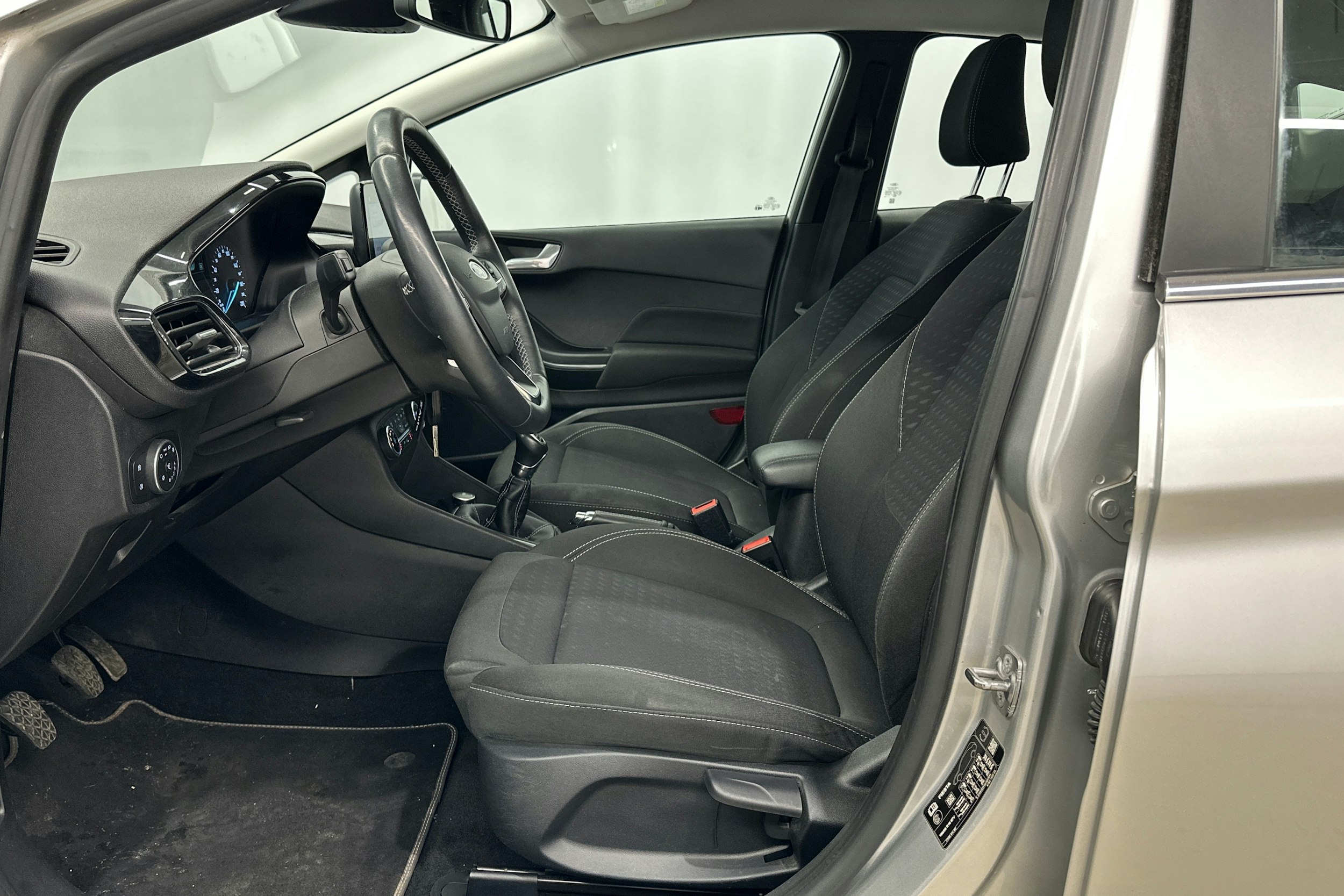 met. harmaa Ford Fiesta 2019 kuva 16.