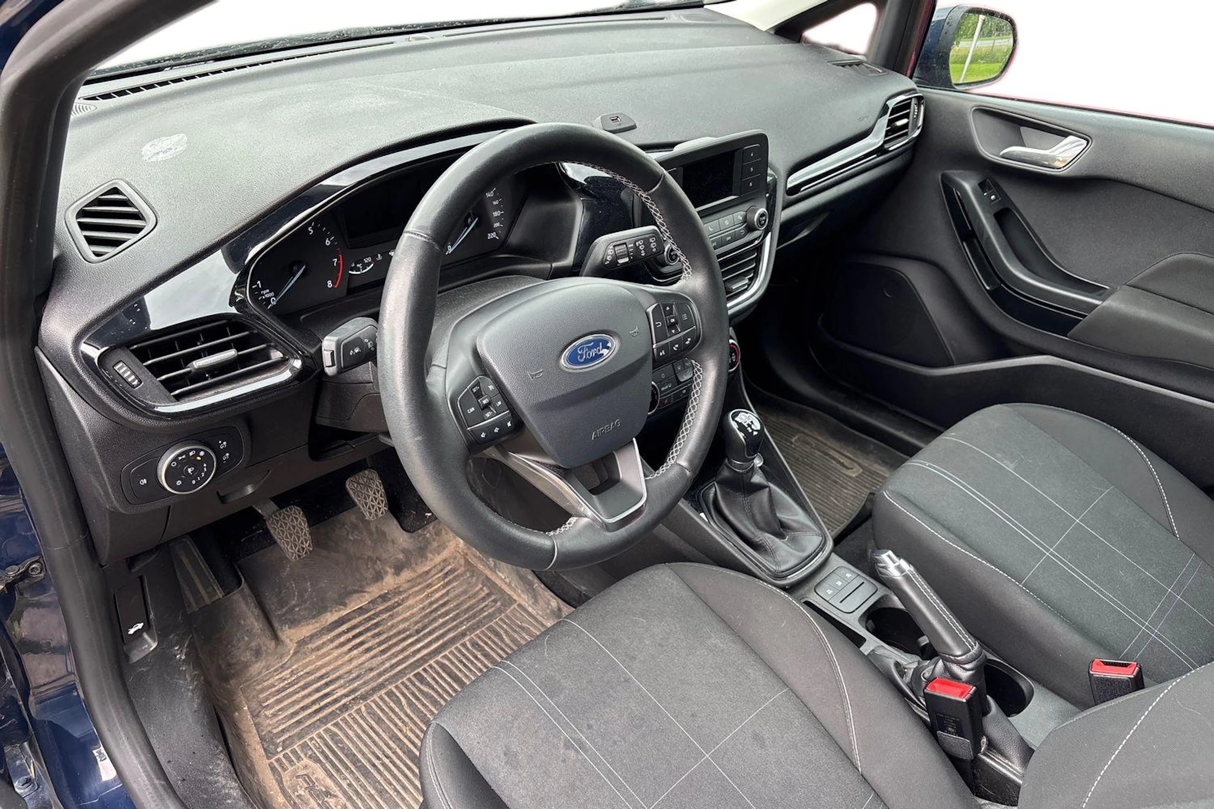 sininen Ford Fiesta 2019 kuva 3.