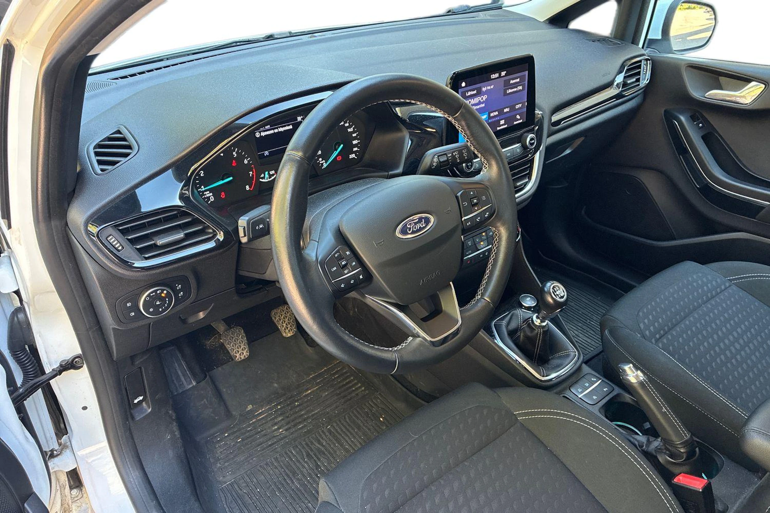 Valkoinen Ford FIESTA 2019 kuva 3.