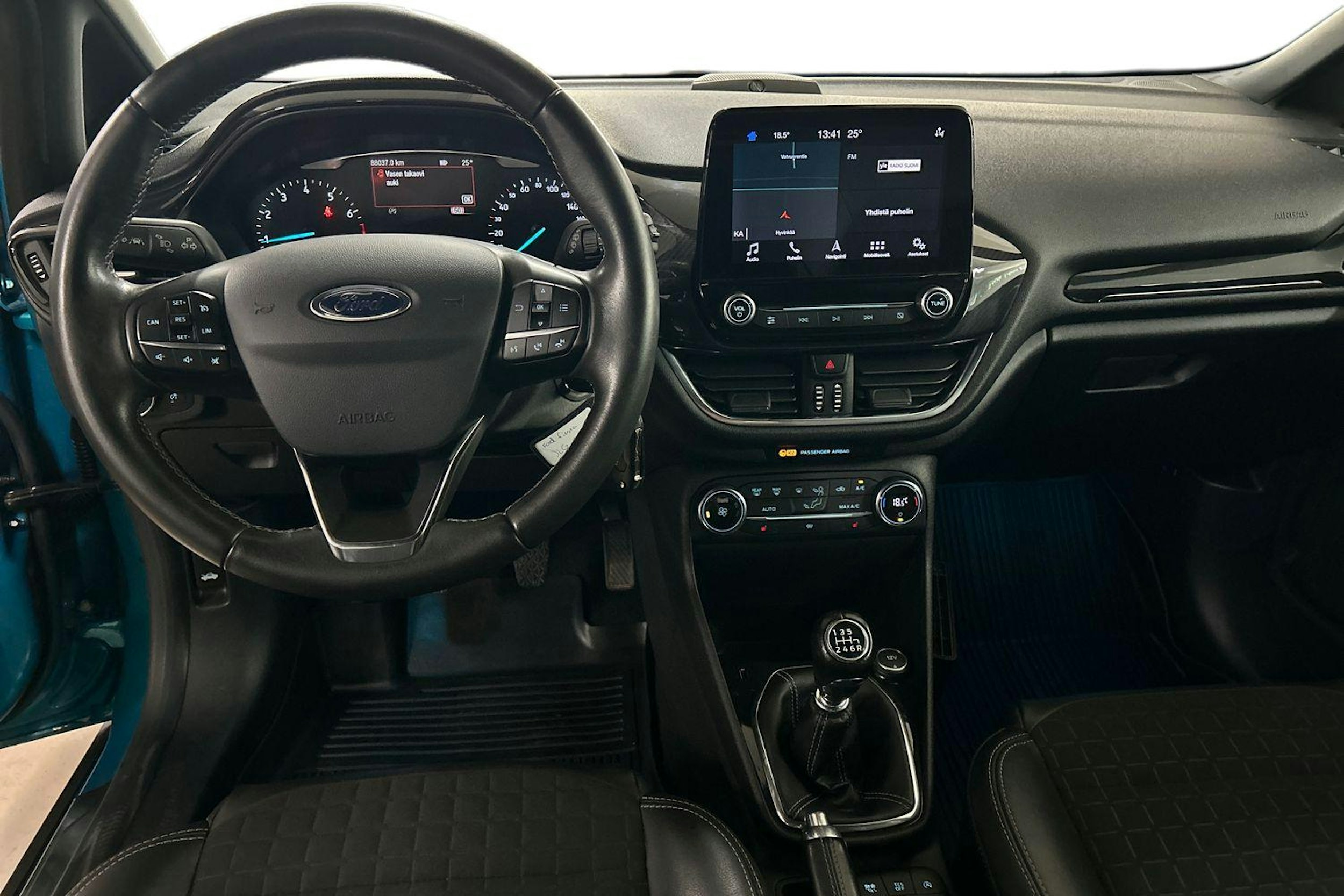 Sininen Ford Fiesta 2019 kuva 7.