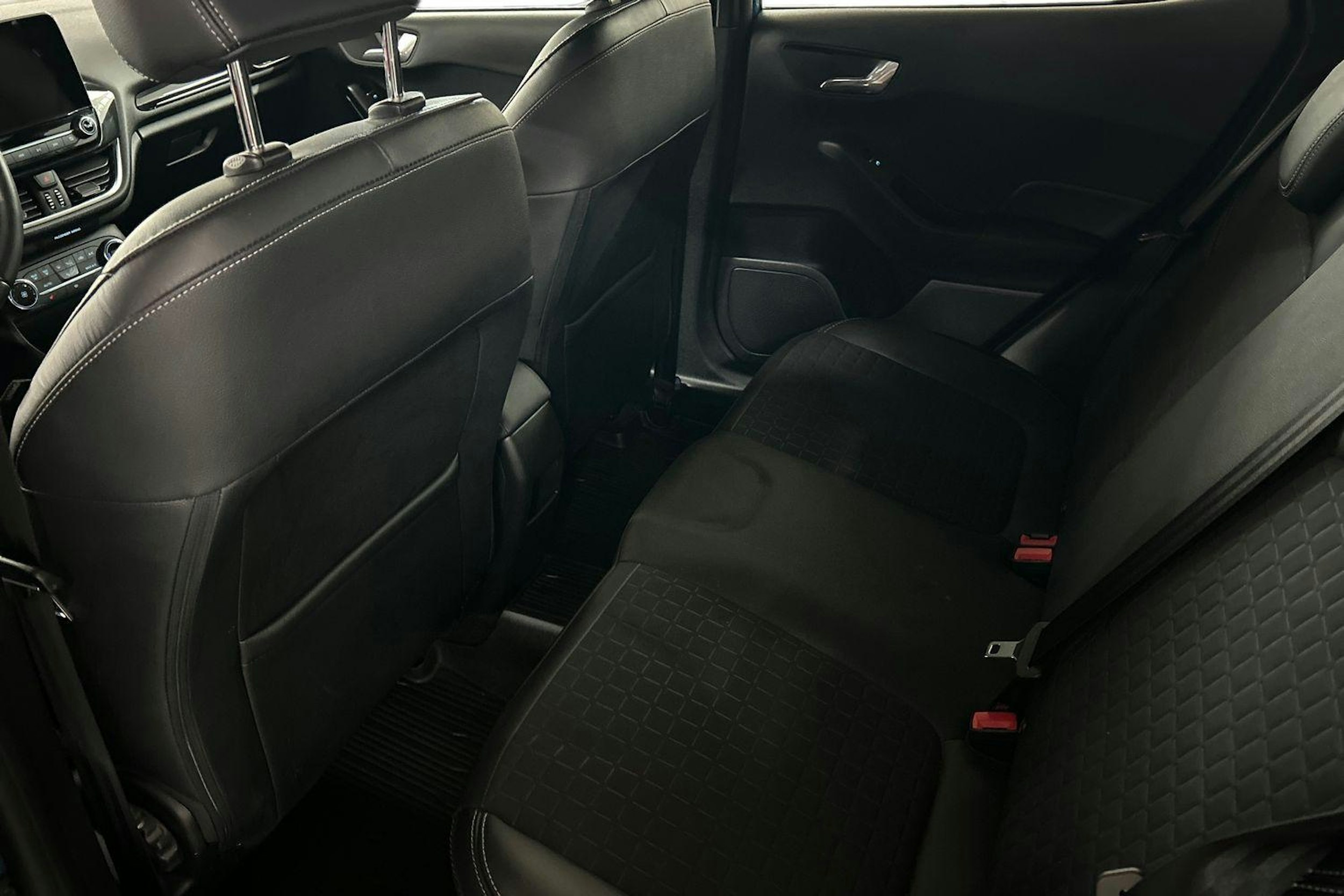 Sininen Ford Fiesta 2019 kuva 8.