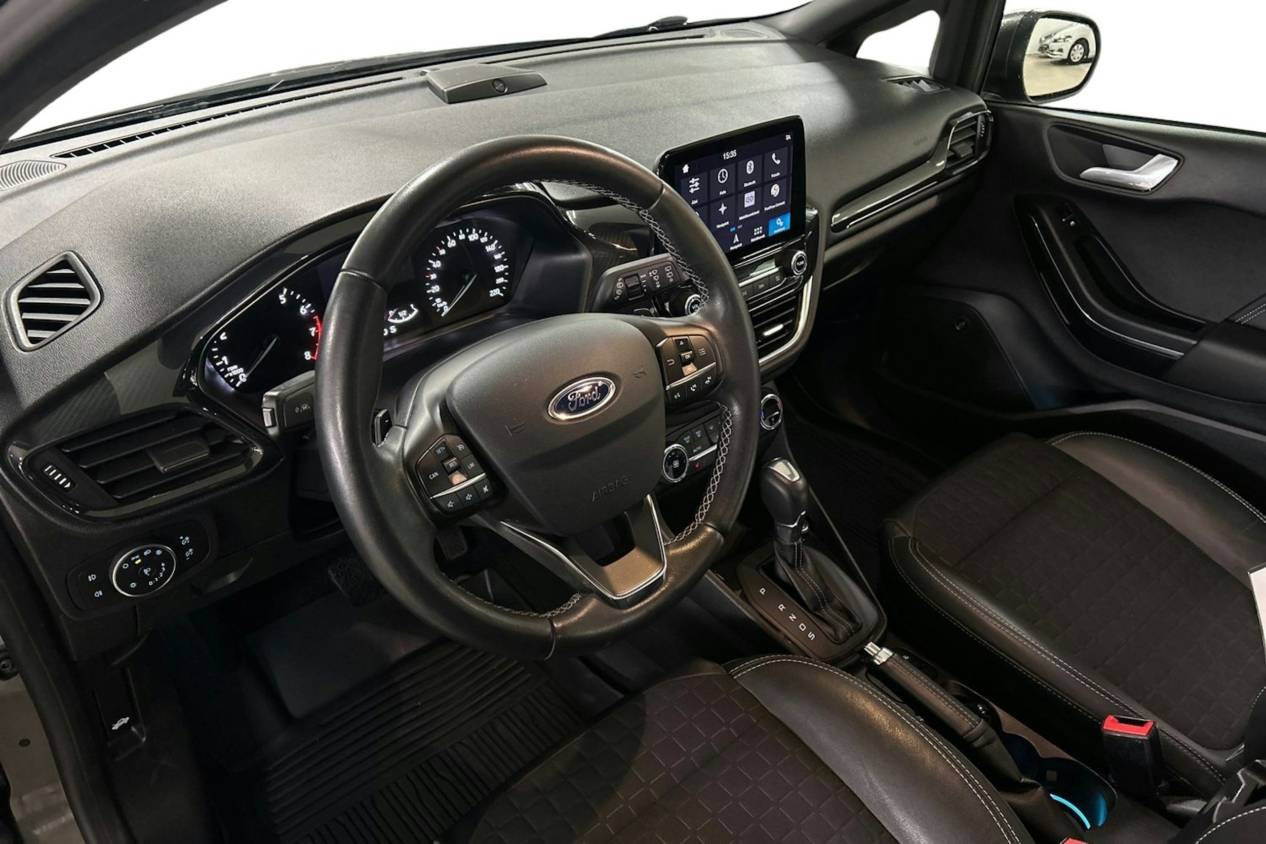met. harmaa Ford Fiesta 2019 kuva 6.