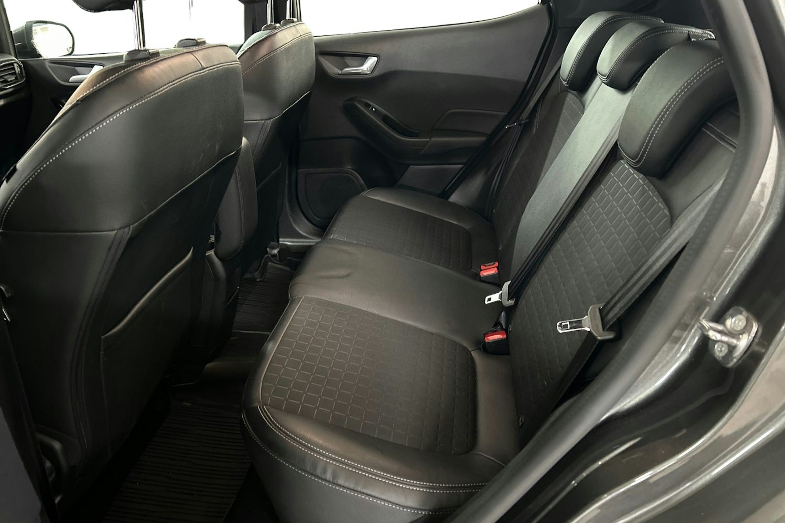 met. harmaa Ford Fiesta 2019 kuva 8.