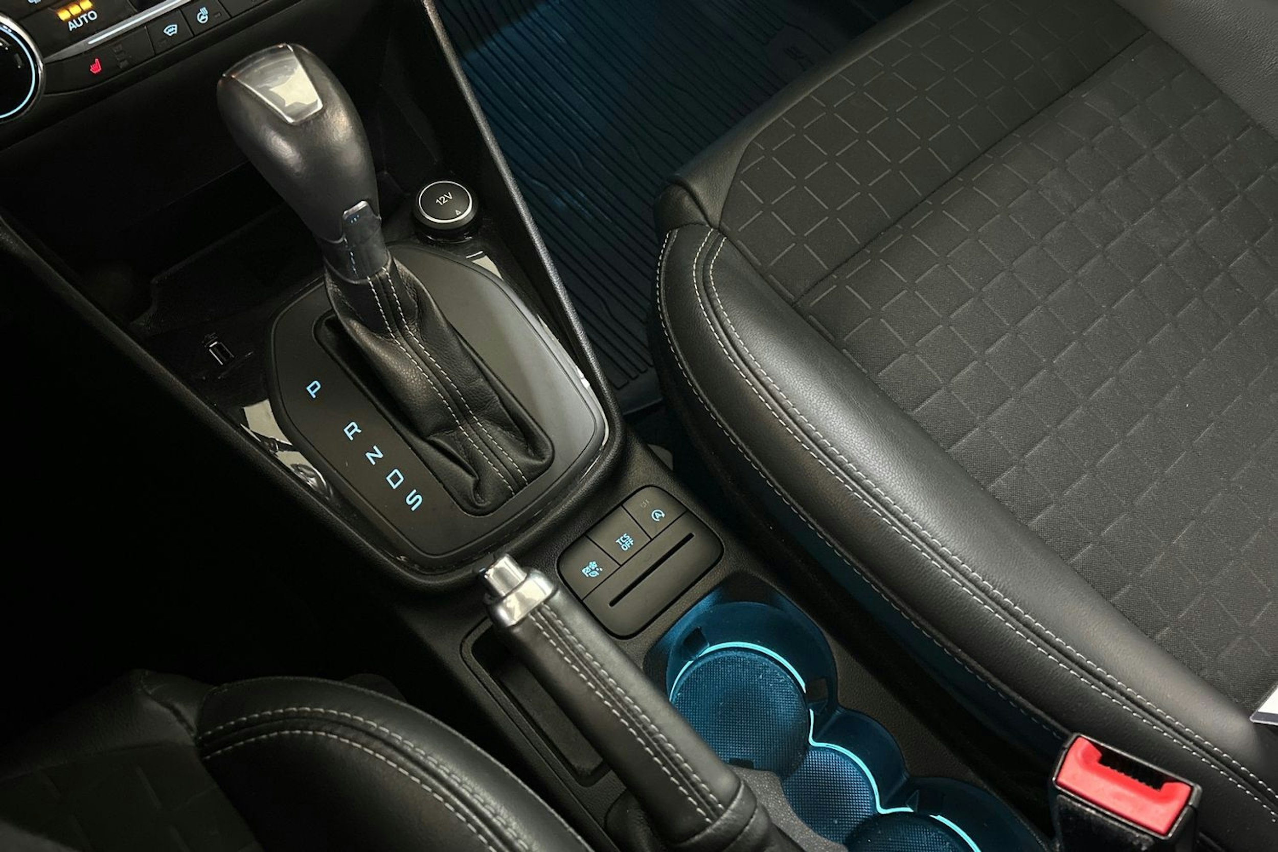 met. harmaa Ford Fiesta 2019 kuva 19.