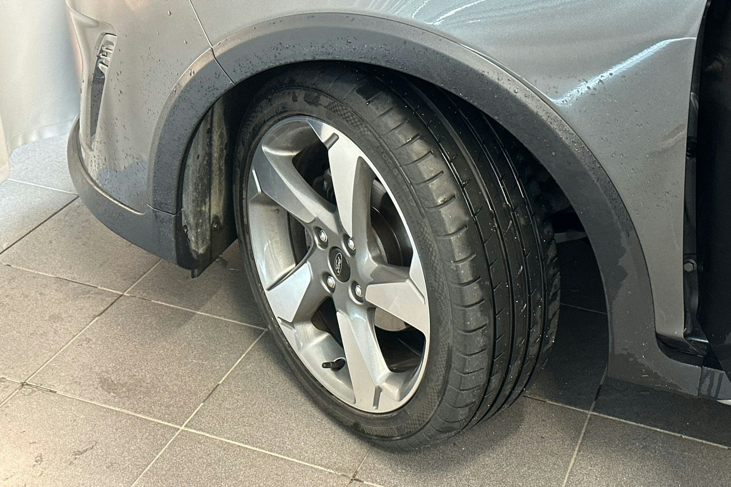 Harmaa Ford FIESTA 2019 kuva 13.