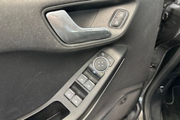 Harmaa Ford FIESTA 2019 kuva 16.