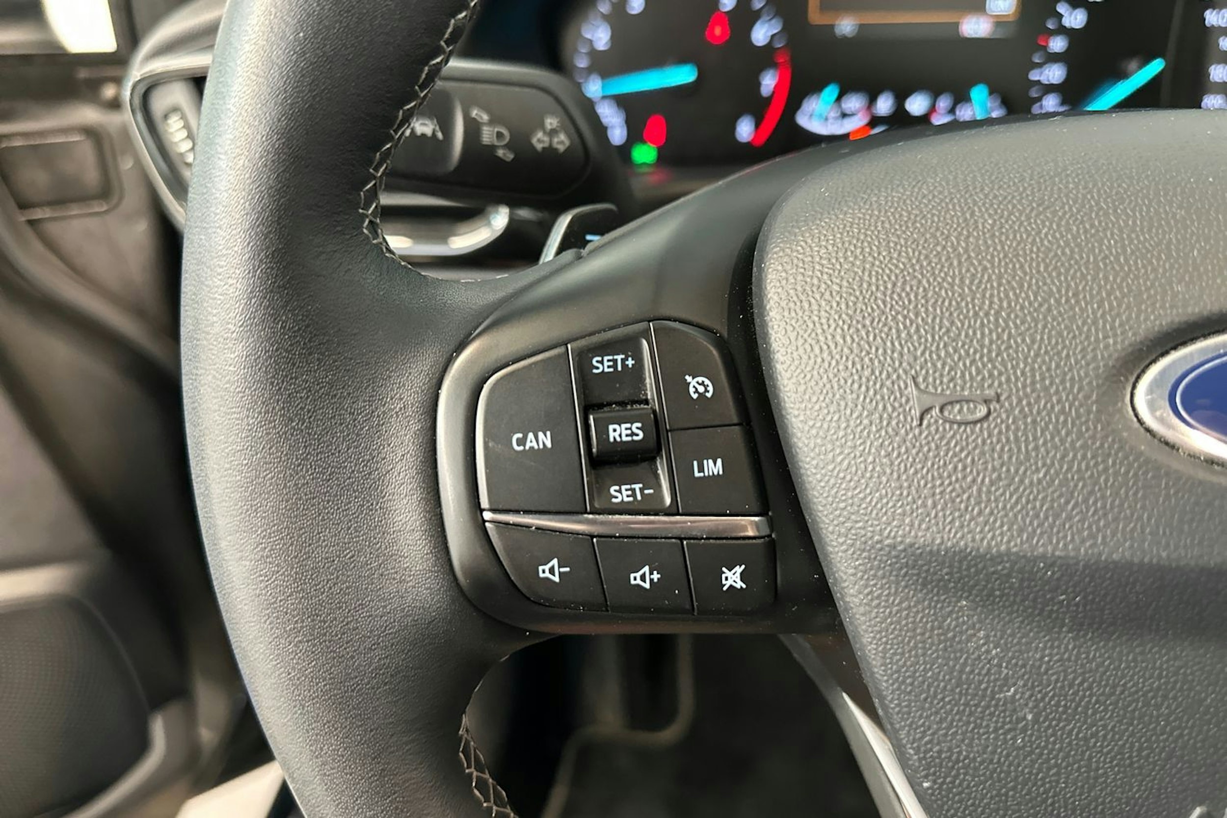Harmaa Ford FIESTA 2019 kuva 18.