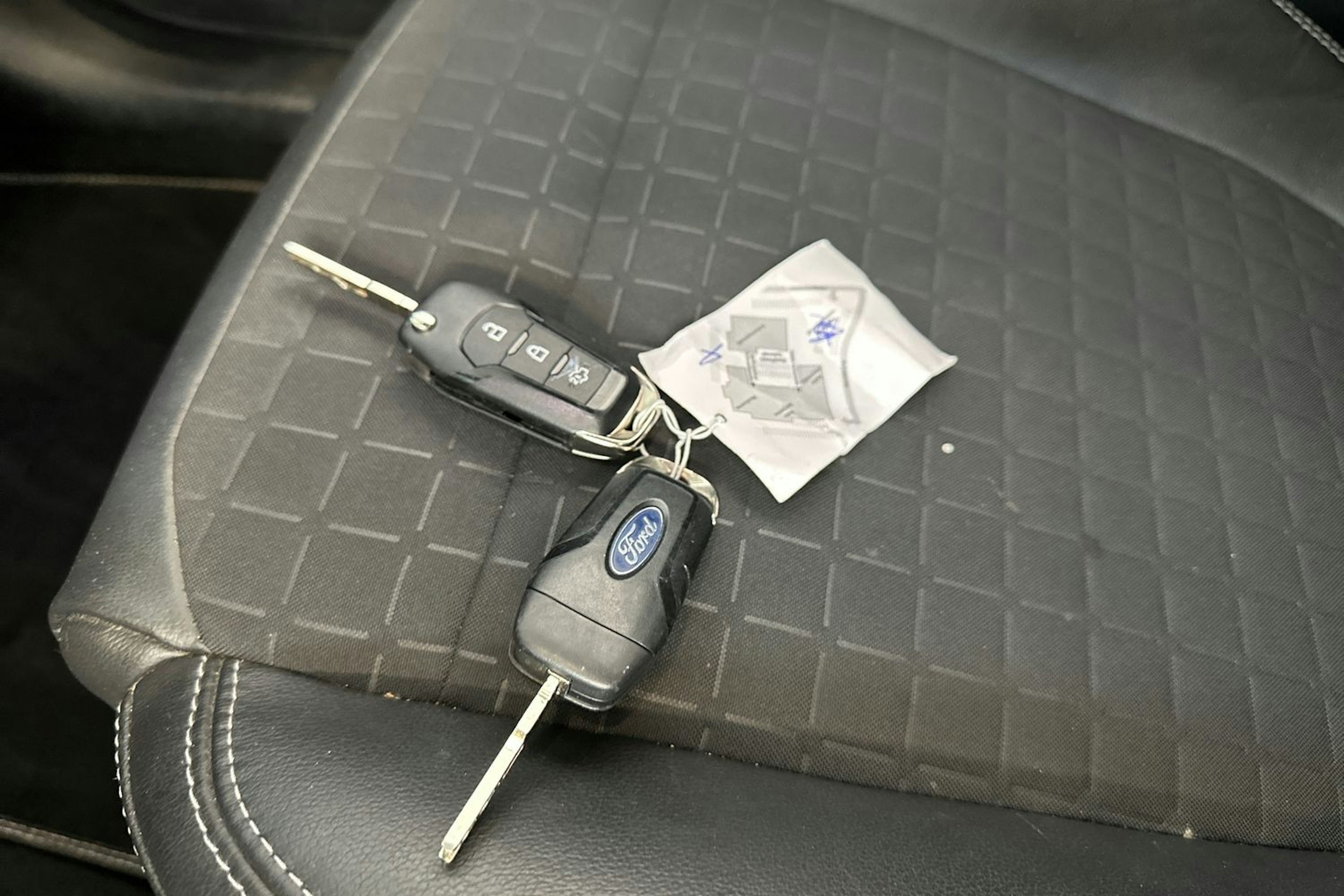 Harmaa Ford FIESTA 2019 kuva 26.