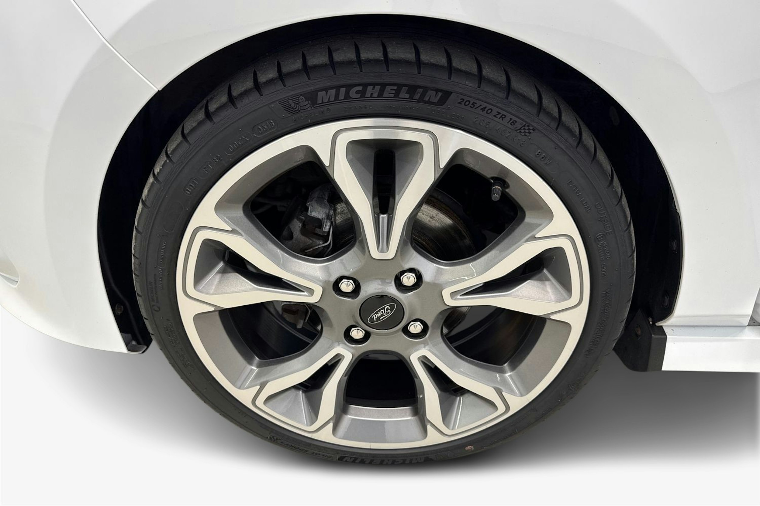 valkoinen Ford Fiesta 2019 kuva 20.