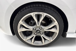 valkoinen Ford Fiesta 2019 kuva 20.