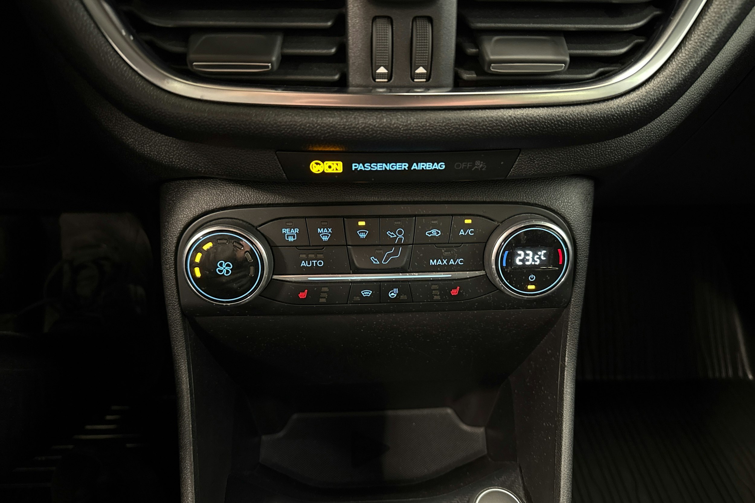 valkoinen Ford Fiesta 2019 kuva 24.