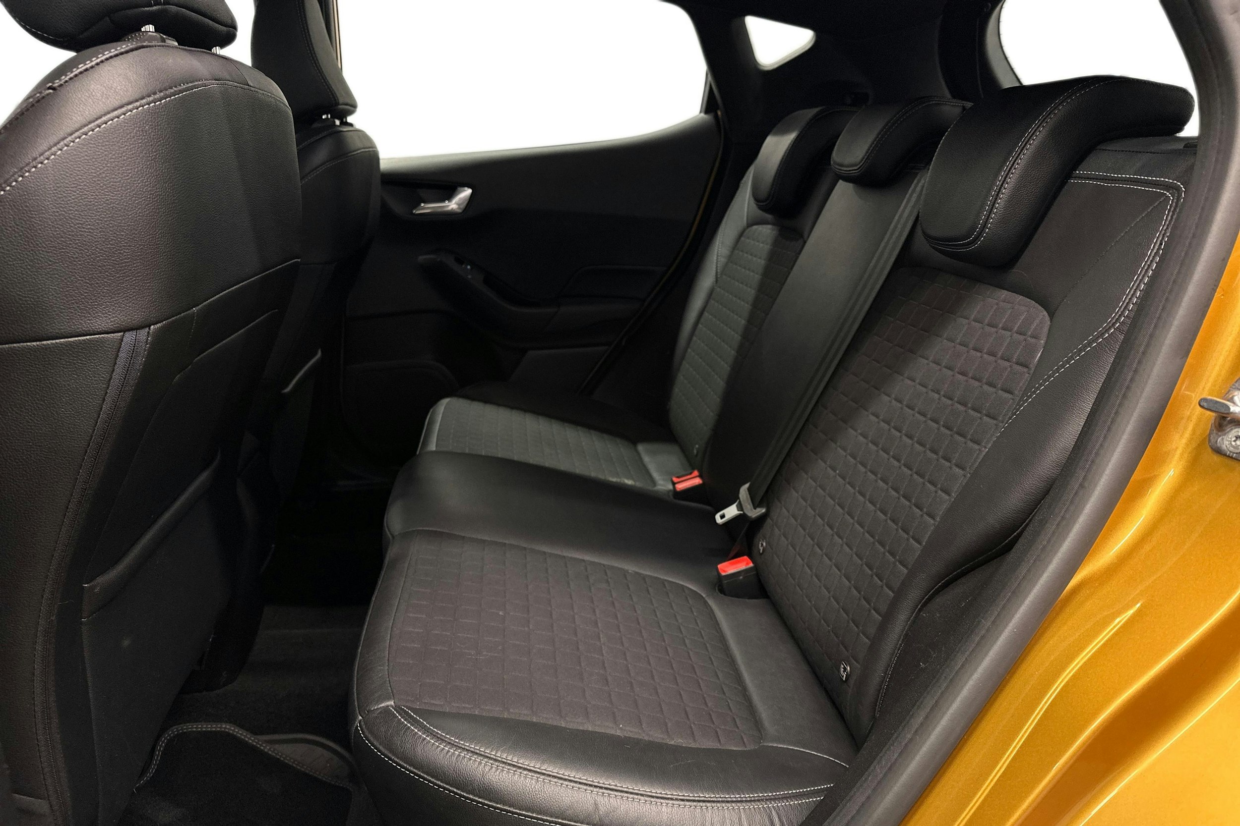 keltainen Ford Fiesta 2019 kuva 10.