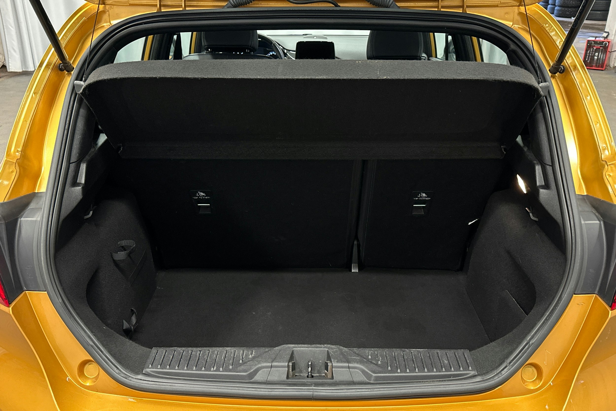 keltainen Ford Fiesta 2019 kuva 14.