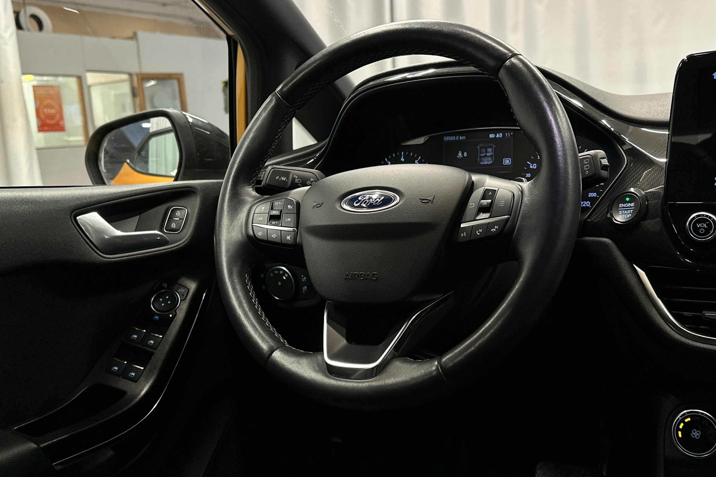 keltainen Ford Fiesta 2019 kuva 16.