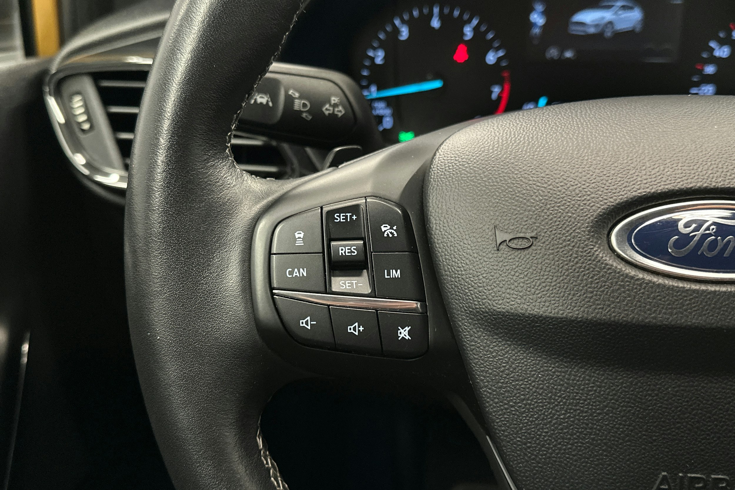 keltainen Ford Fiesta 2019 kuva 17.