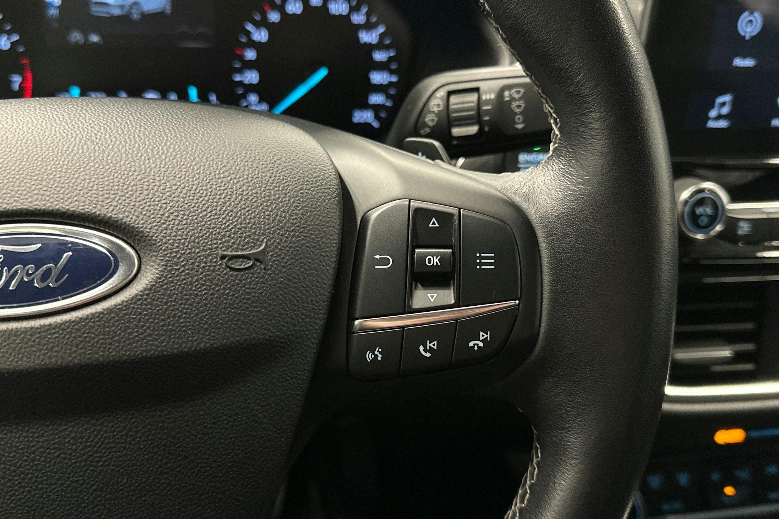 keltainen Ford Fiesta 2019 kuva 18.